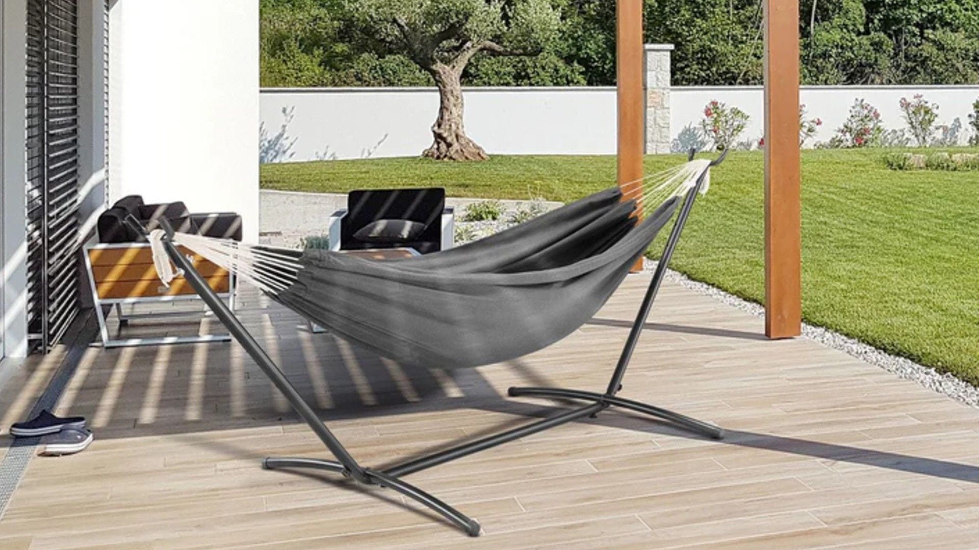 Ob Garten, Terrasse oder Wohnzimmer: Diese Hängematte passt sich jedem Ort an.