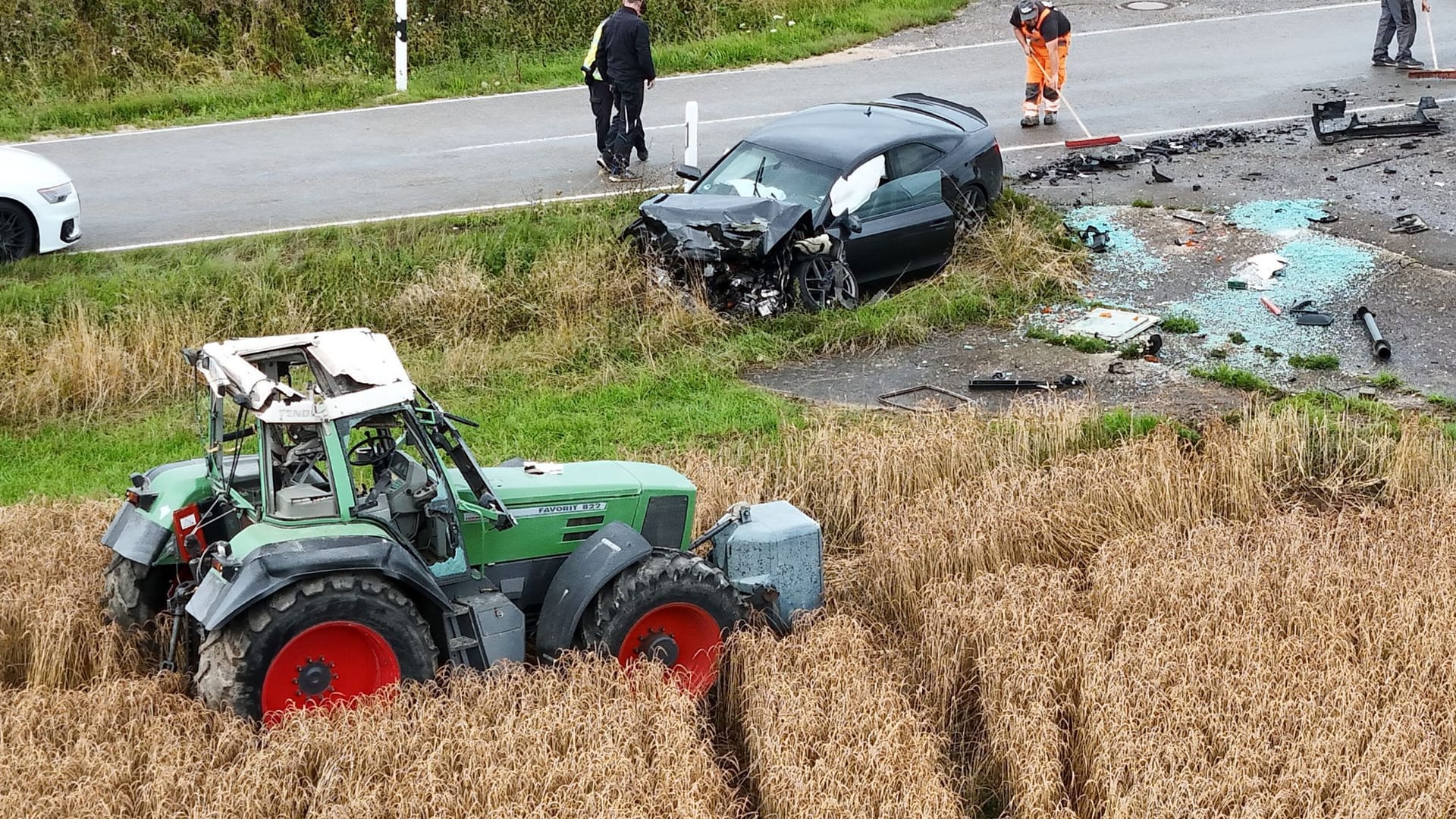 Schwerer Unfall zwischen Traktor und Auto Schwerer Unfall zwischen Traktor und Auto