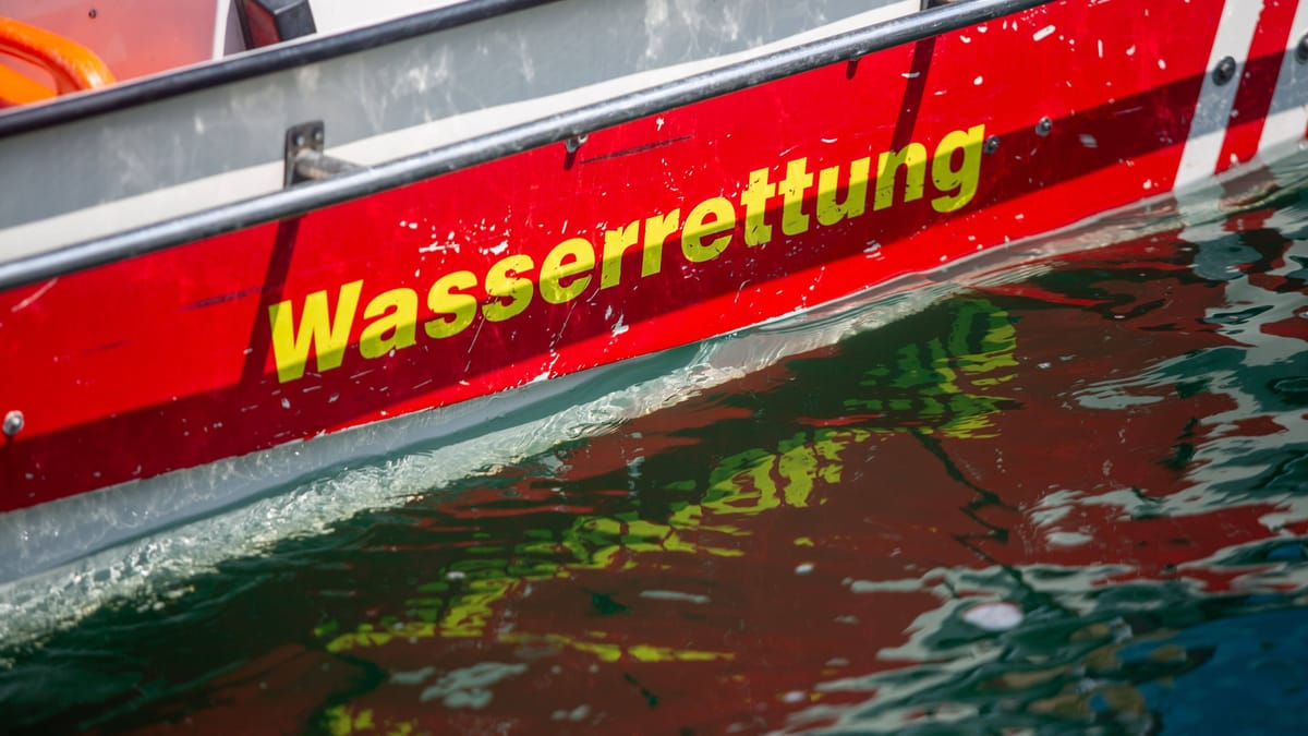 Köln: Person verschwindet im Rhein – Feuerwehr im Großeinsatz