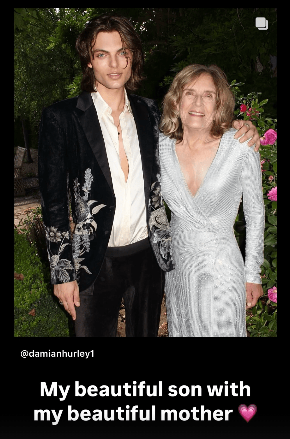 Damian Hurley mit seiner Großmutter: Liz Hurley teilte das Foto auf ihrem Instagram-Profil.