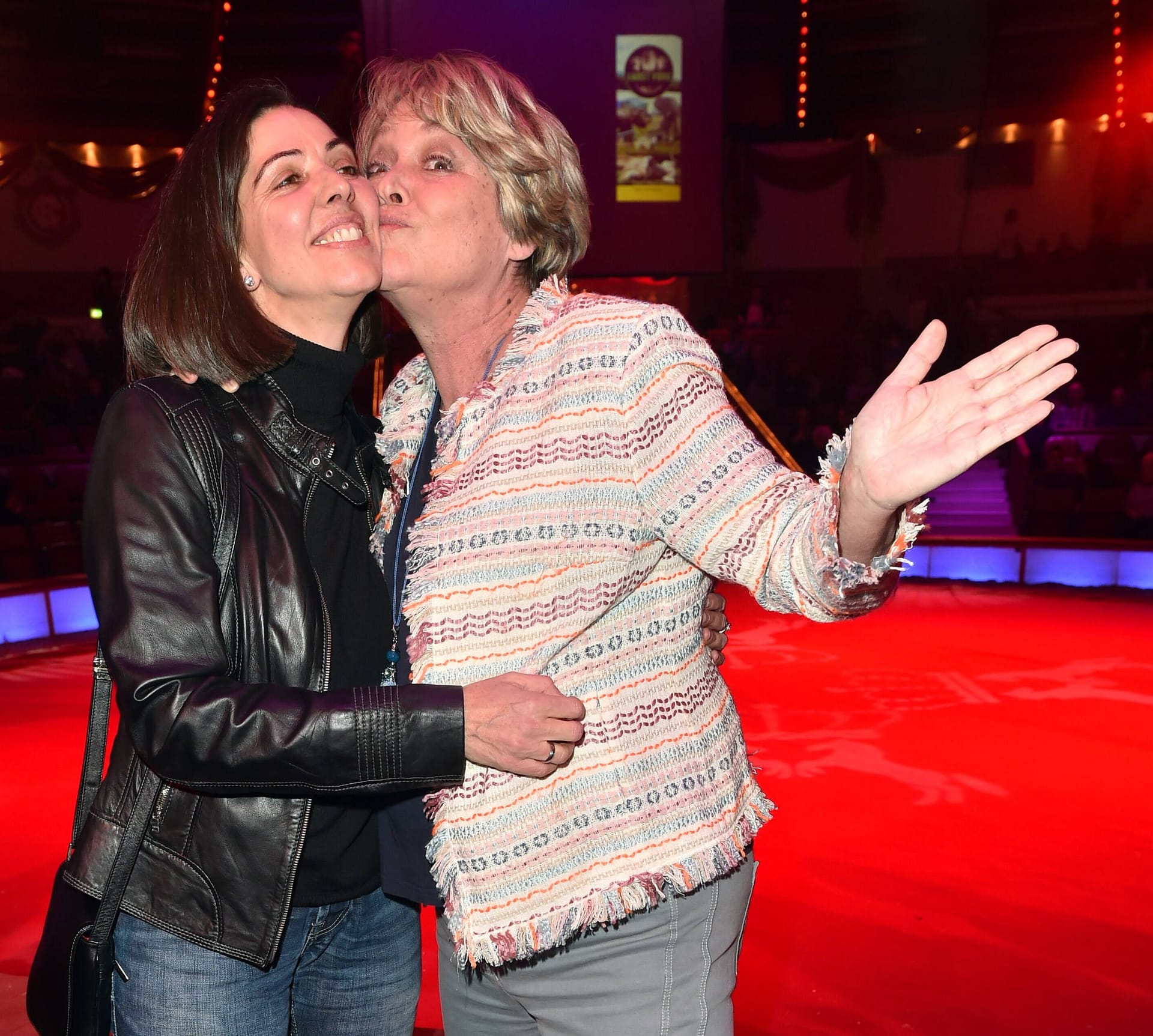 Sabine Ammon und Ramona Leiß besuchten im Februar 2018 gemeinsam den Circus Krone.
