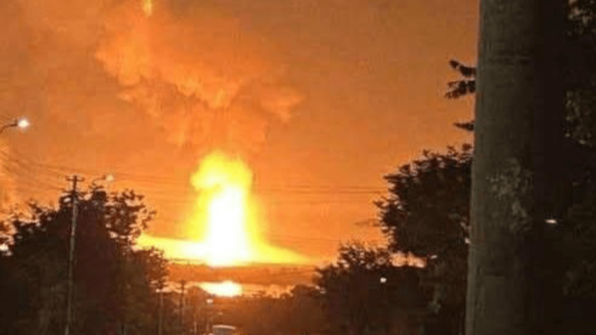 Brand in der Region Odessa nach russischem Angriff: Aufnahmen, die in sozialen Netzwerken kursieren, sollen das Feuer nahe der rumänischen Grenze zeigen.