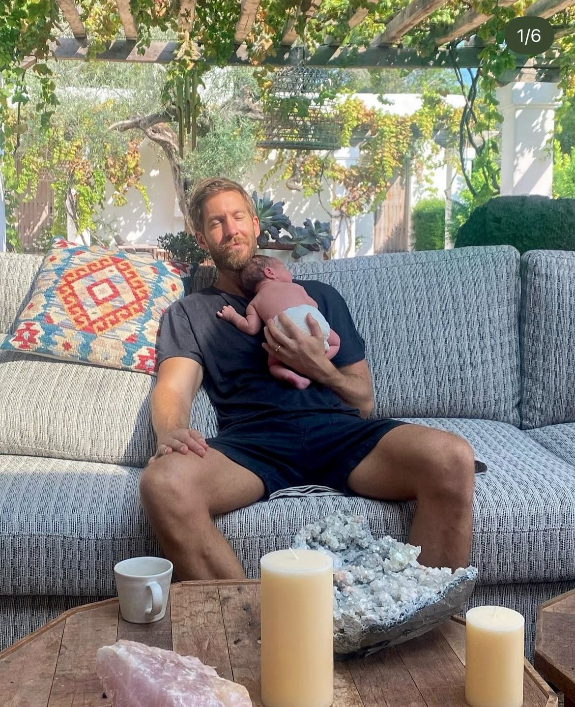 Unter anderem diesen Schnappschuss mit seinem Baby teilte Calvin Harris bei Instagram.