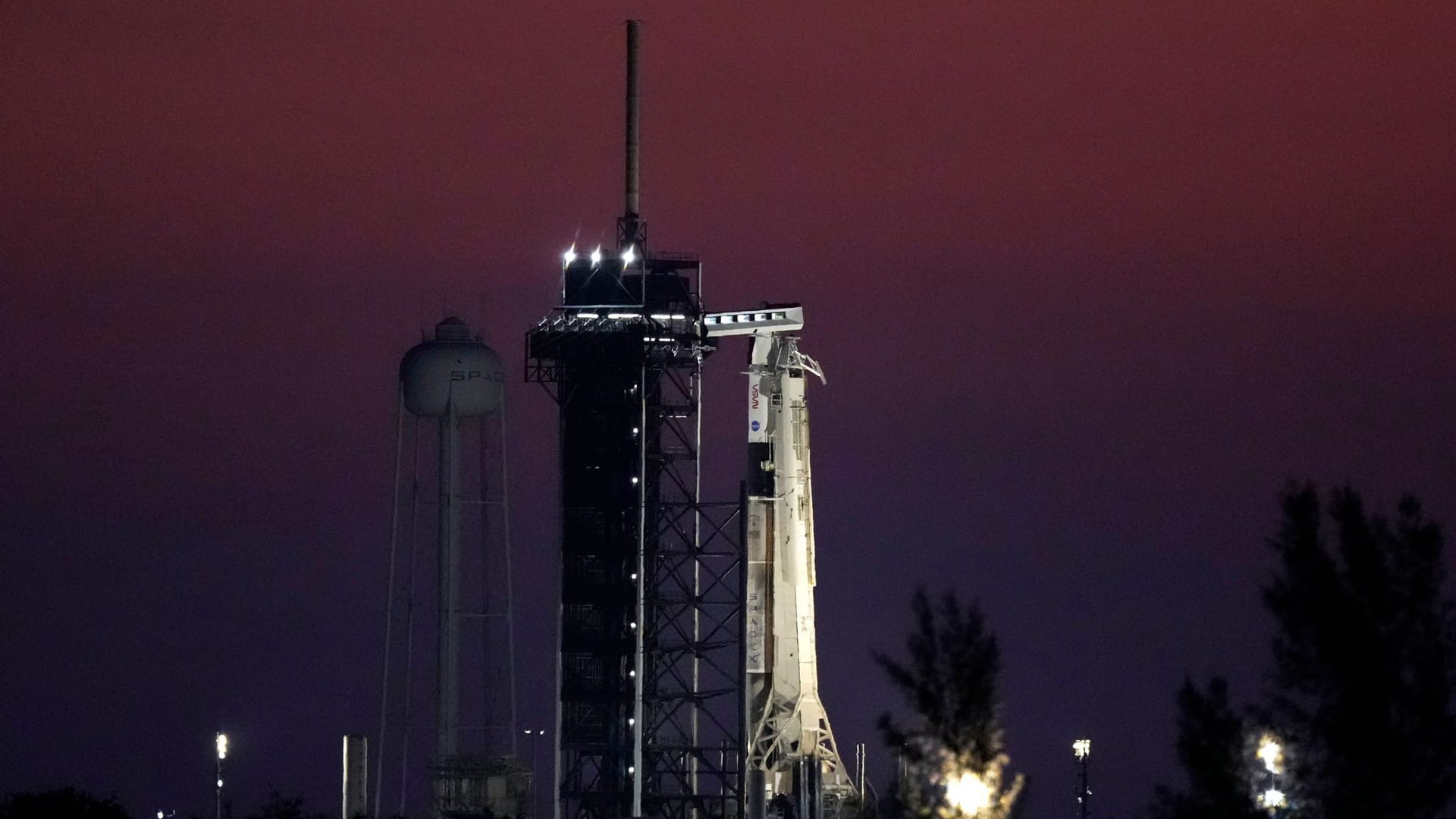 Falcon 9 Rakete an der Startrampe