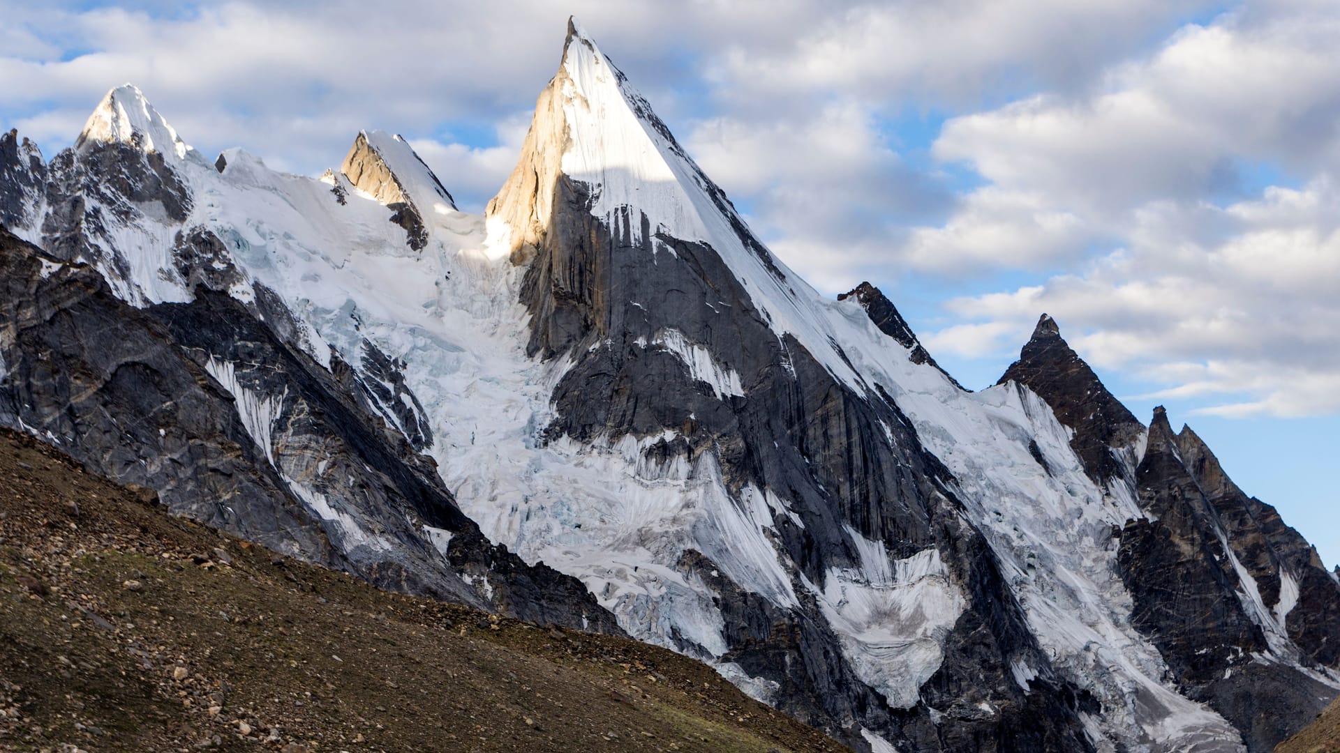 Der Laila Peak: Der 6096 Meter hohe Gipfel gehört zu den Masherbrum-Bergen im Karakorum-Gebirge.