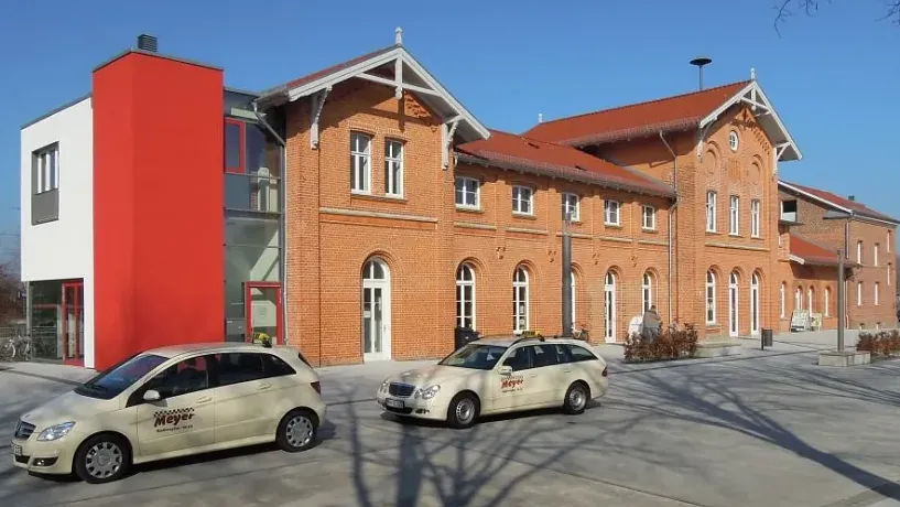 Der Bahnhof in Kirchweyhe (Archivfoto): An einer abgelegenen Stelle des Bahnhofs wurden die Verdächtigen übergriffig.