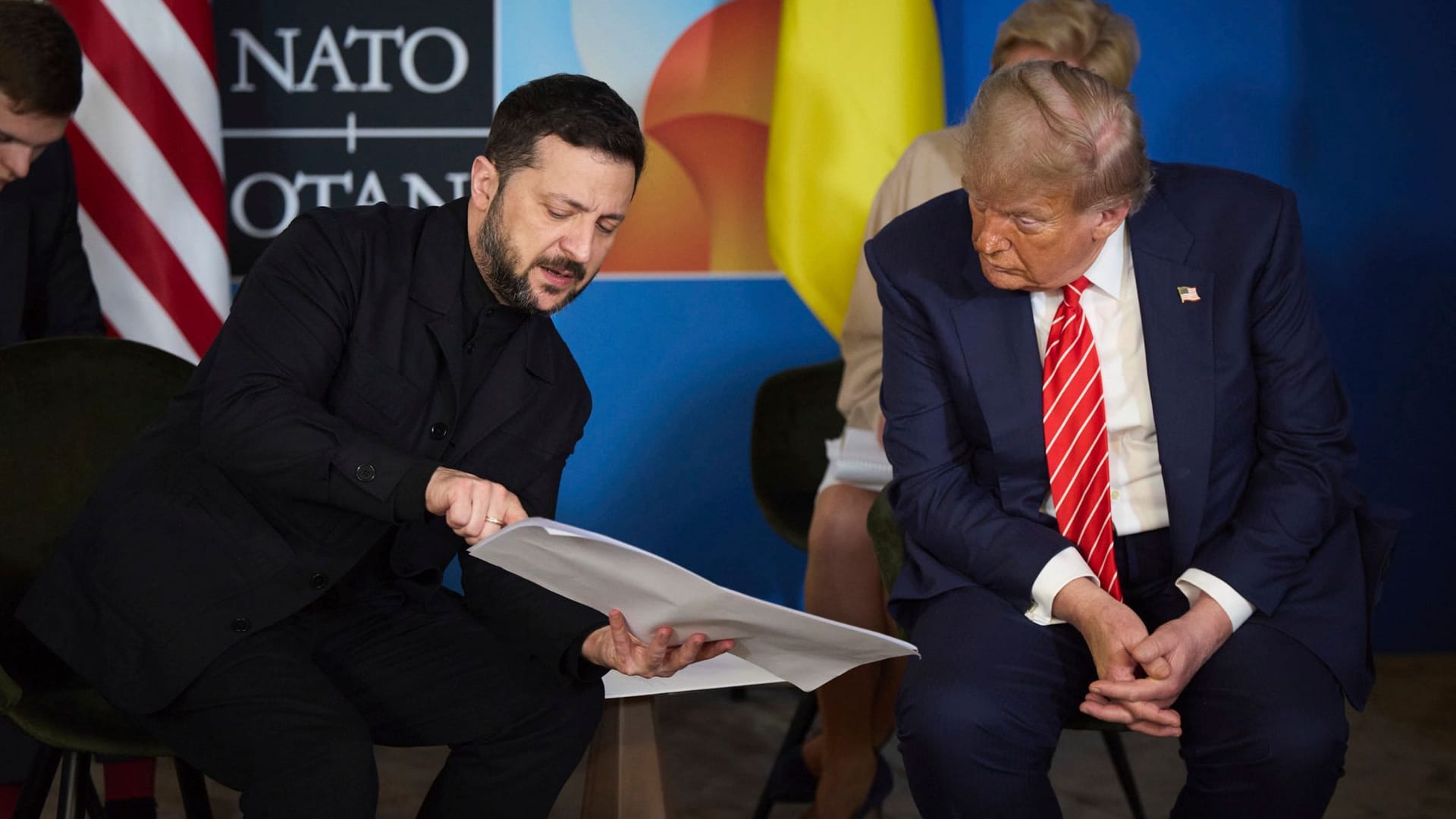 Selenskyj und Trump (r) Selenskyj und Trump (r)