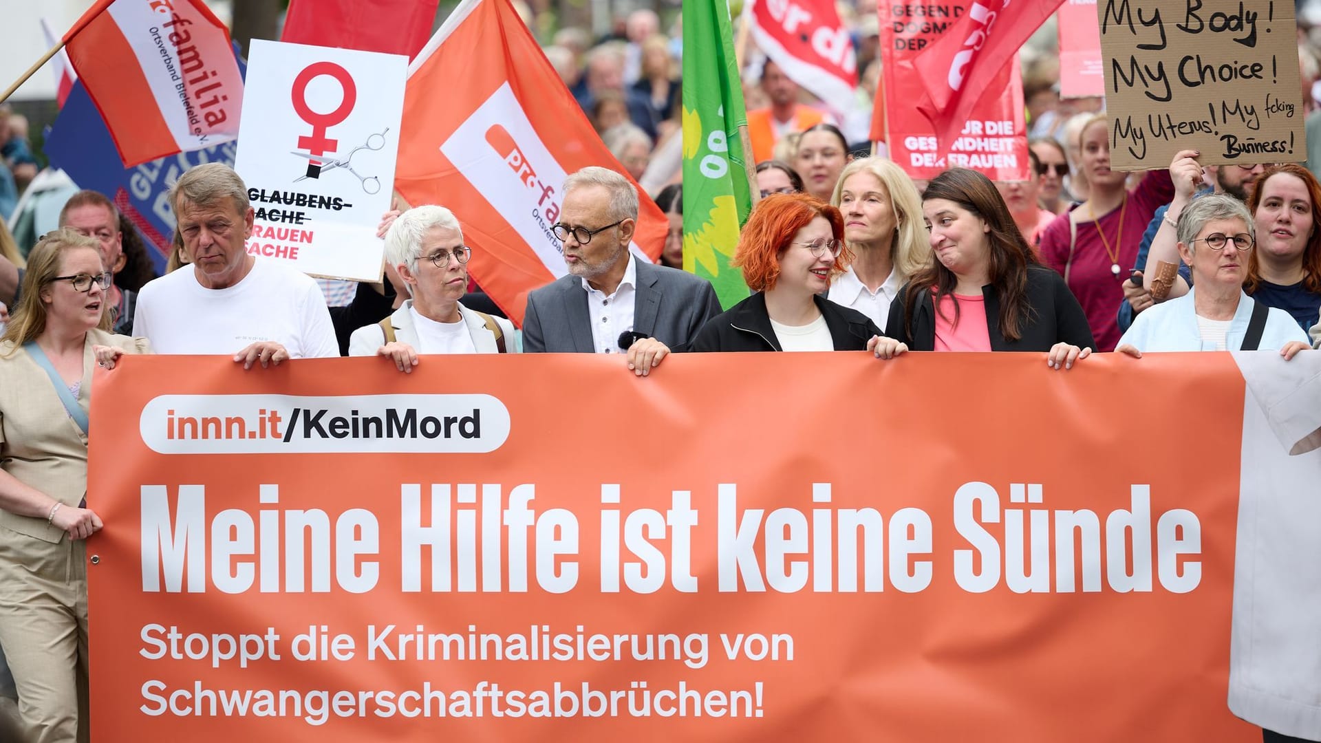 Klage gegen Verbot von Schwangerschaftsabbrüchen