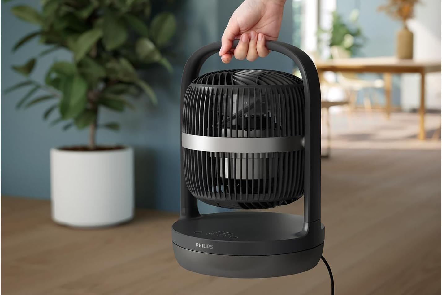 Tischventilator im Angebot: Bei Amazon sichern Sie sich den handlichen Ventilator von Philips für weniger als 53 Euro im Angebot.