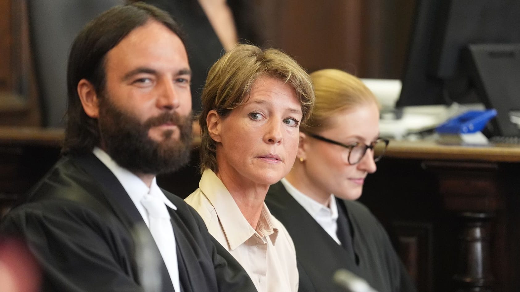 Christina Block mit ihren beiden Verteidigern im Gerichtssaal Christina Block mit ihren beiden Verteidigern im Gerichtssaal