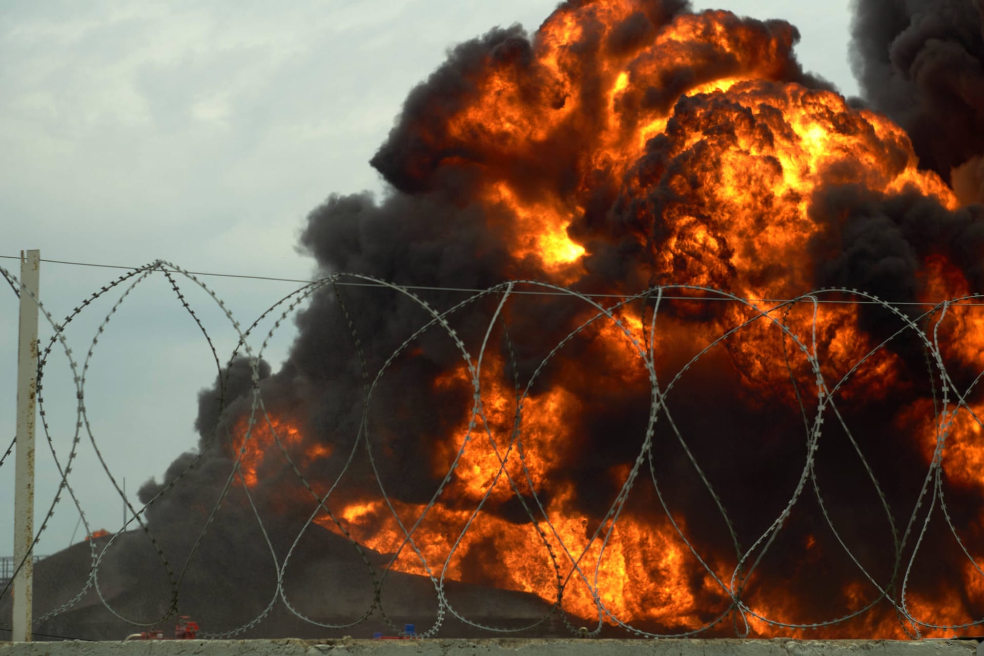 Die Ukraine attackierte schon häufig die militärische Infrastruktur Russlands, hier ein Treibstofflager in der Region Woronesch, das ebenfalls in Flammen aufging (Archivbild).