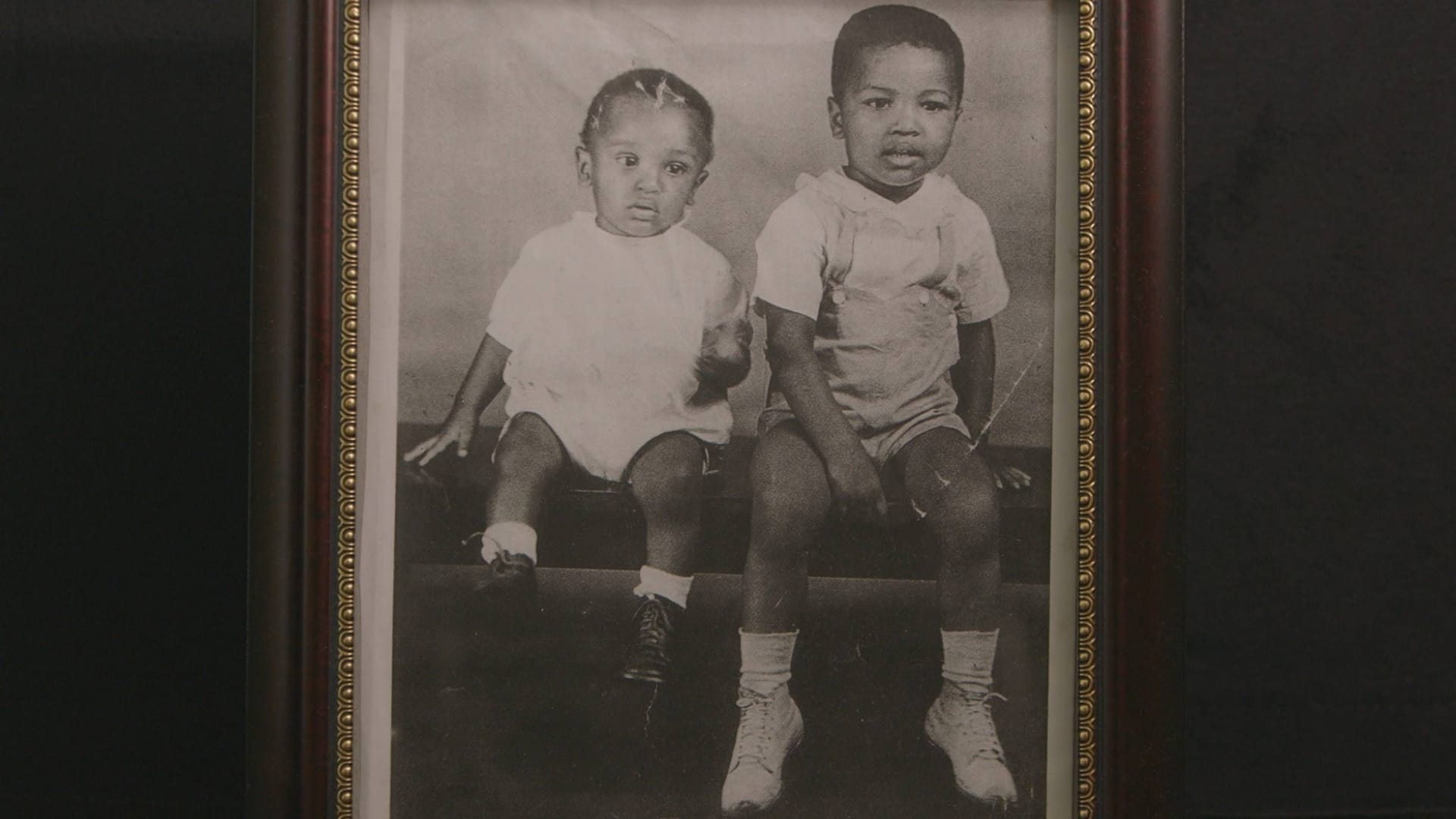 Die Brüder Ali in jungen Jahren: Rahaman und Muhammad (r.).