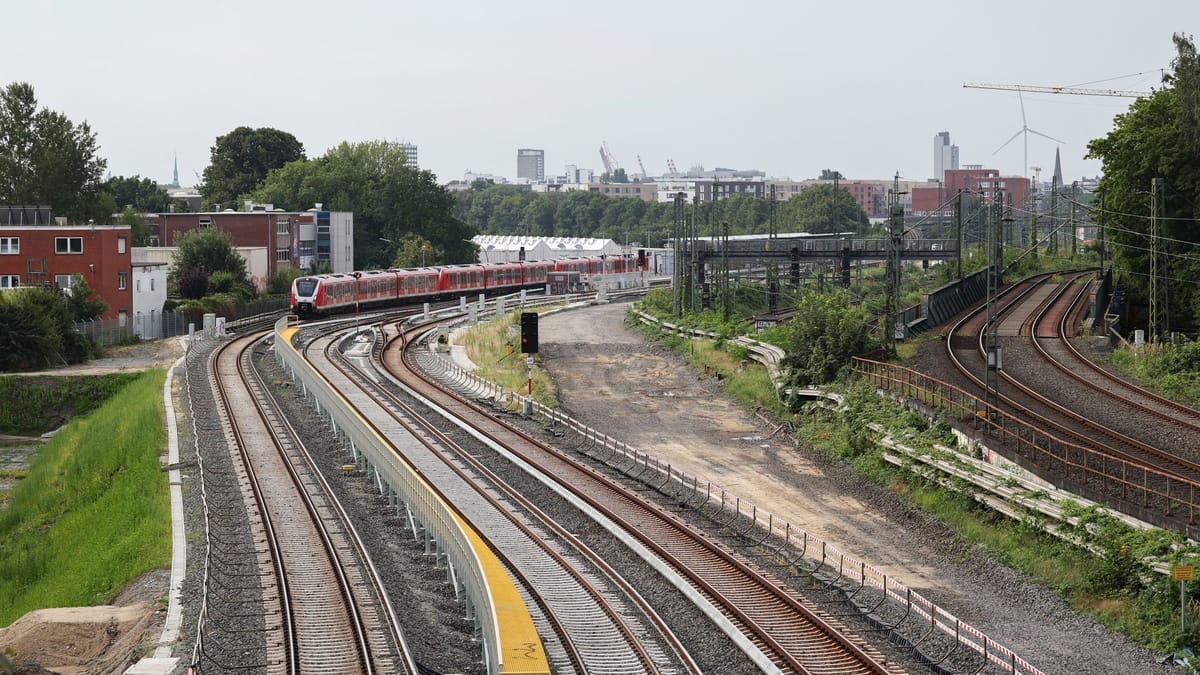 Gradnja nove železniške postaje Altona v Hamburgu naj bi bila končana do leta 2027
