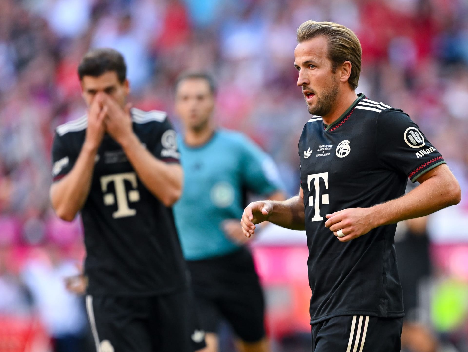 Harry Kane (bis 67.): Nahm Olises Traumpass mit rechts an, ließ und traf souverän mit links ins lange Eck zum 1:0. Rutschte beim Elfer weg und schoss drüber (15.) – und vergab damit den ersten Strafstoß seit dem WM-Viertelfinale 2022 mit England gegen Frankreich. Ließ eine weitere Großchance ungenutzt (43.). Lieferte Olise eigentlich die perfekte Vorlage (50.). Note 2