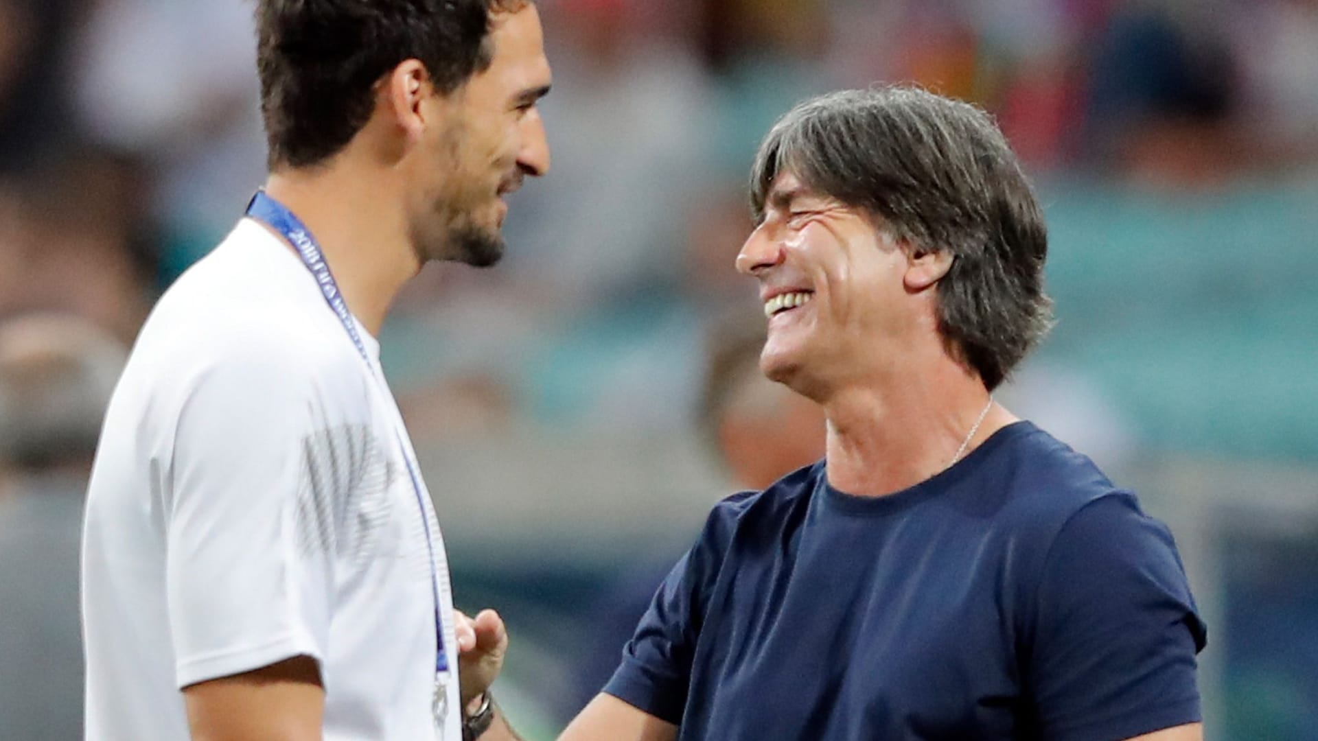 Mats Hummels (l) und Joachim Löw