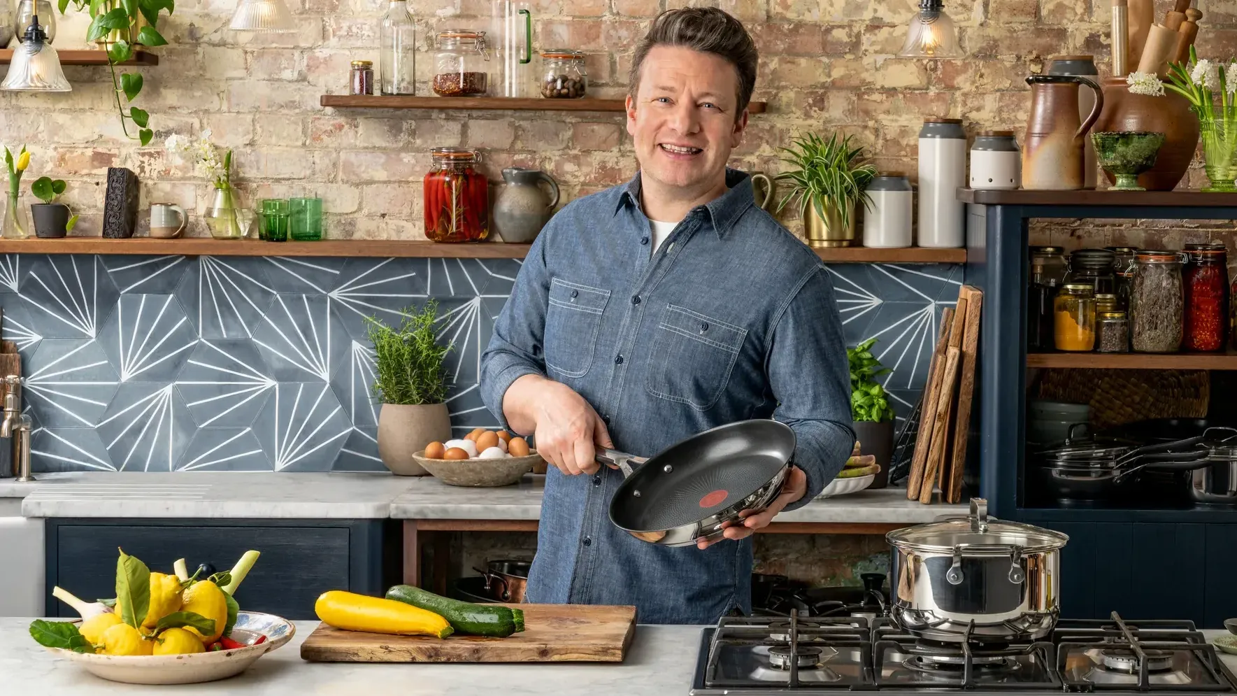 Die Jamie-Oliver-Essentials-Pfanne hat den tyischen Tefal-Thermospot.