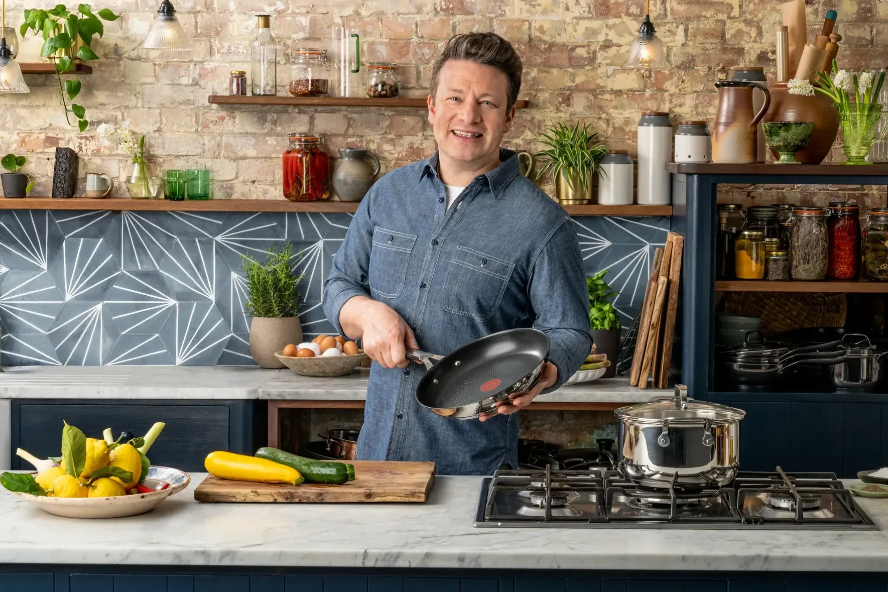 Die Jamie-Oliver-Essentials-Pfanne hat den tyischen Tefal-Thermospot. Die Jamie-Oliver-Essentials-Pfanne hat den tyischen Tefal-Thermospot.