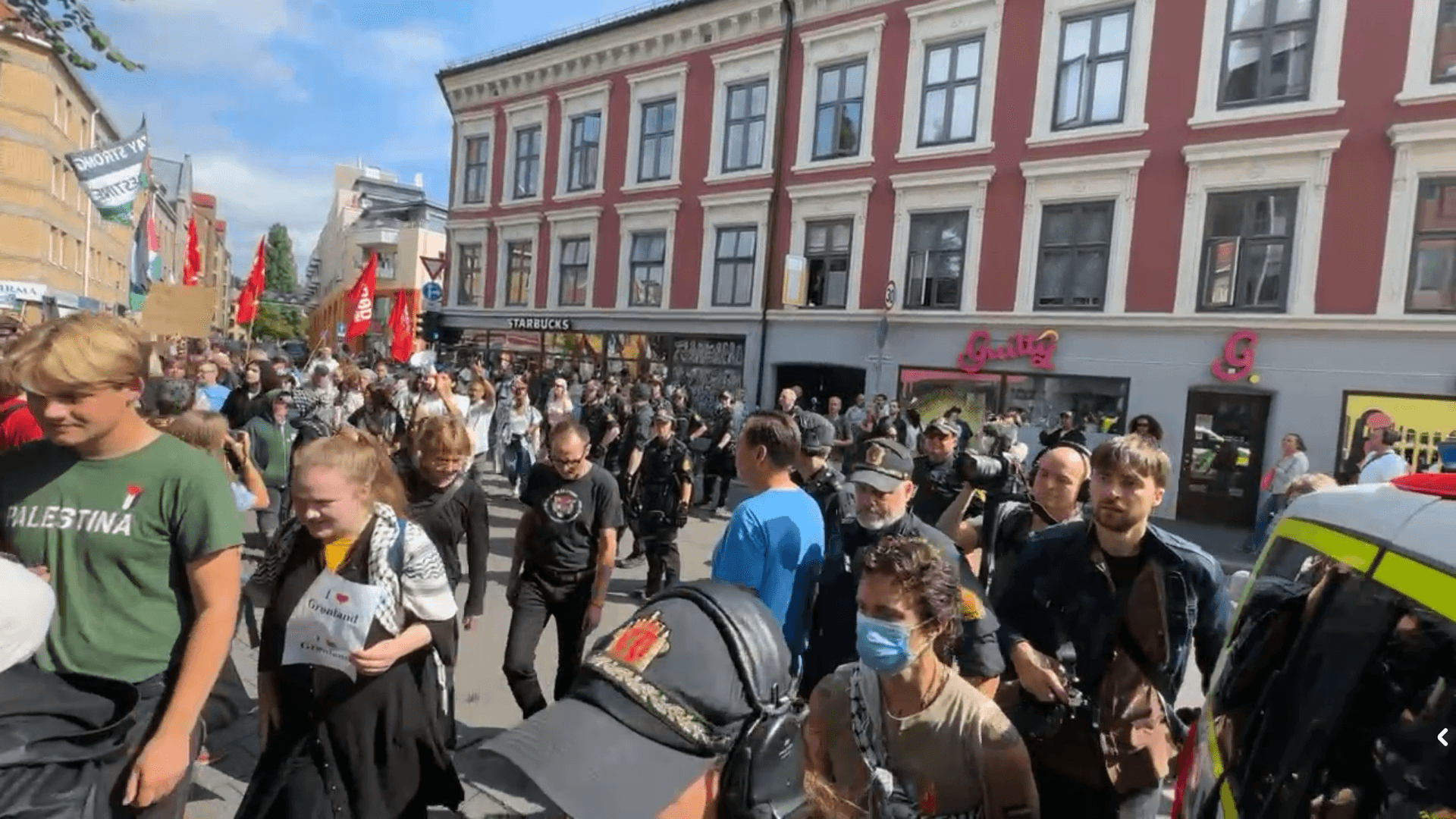 Nicht willkommen; In dem Stadtviertel Grønland, in dem viele Menschen mit Migrationshintergrund leben, wartete Protest auf Lena Kotré und rechte einheimische Politiker.