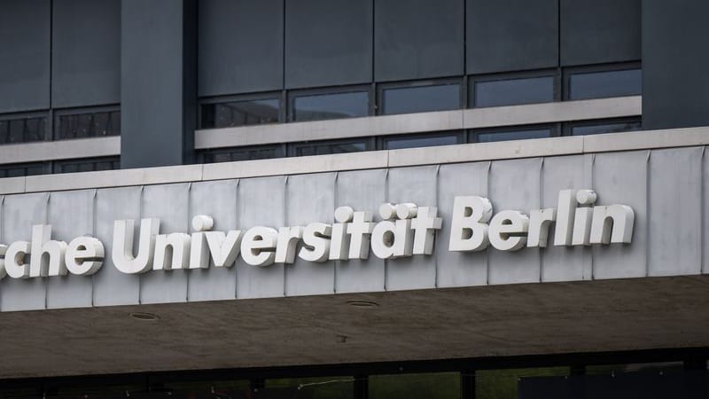 Die Fassade der Berliner TU (Archivbild): Feuerwehrleute mussten zu einem Chemie-Einsatz anrücken.