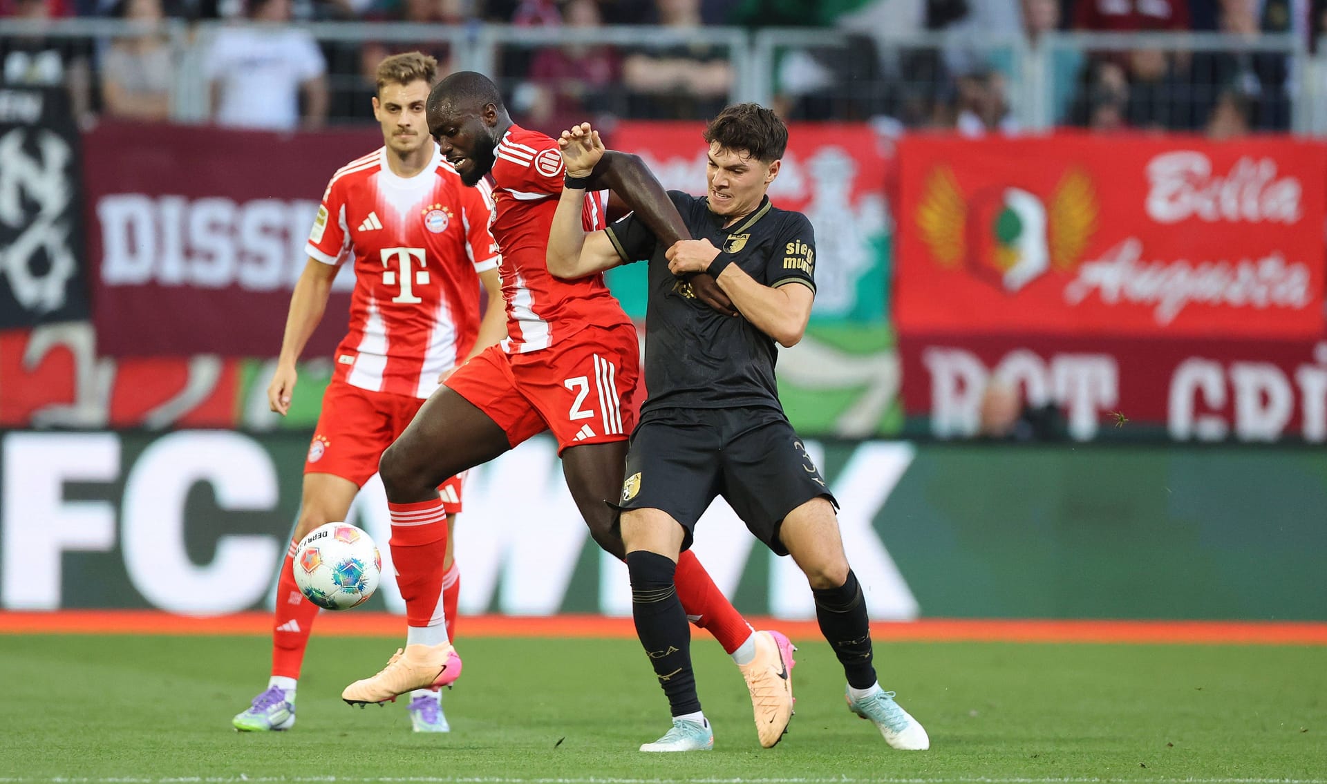 Dayot Upamecano: Ließ sich vor dem 1:3 von Saad vorführen, war da zu passiv. Leistete sich einen potenziell gefährlichen Ballverlust in der Gefahrenzone (58.). Fälschte vor dem 2:3 unglücklich ab, ermöglichte so den Torschuss (76.). Gegen Tietz nicht aggressiv genug (79.), ließ den Ball durchrutschen. Hatte in der Schlussphase das 4:2 auf dem Kopf (86.). Note 5 Dayot Upamecano: Ließ sich vor dem 1:3 von Saad vorführen, war da zu passiv. Leistete sich einen potenziell gefährlichen Ballverlust in der Gefahrenzone (58.). Fälschte vor dem 2:3 unglücklich ab, ermöglichte so den Torschuss (76.). Gegen Tietz nicht aggressiv genug (79.), ließ den Ball durchrutschen. Hatte in der Schlussphase das 4:2 auf dem Kopf (86.). Note 5