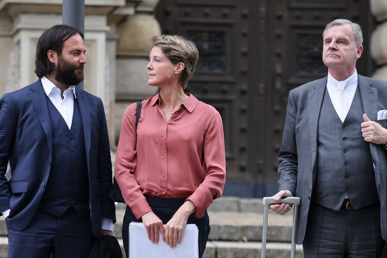 Christina Block mit ihrem bisherigen Anwaltsteam Ingo Bott (l) und Otmar Kury: Von dem erfahrenen Hanseaten hat sie sich nun getrennt.