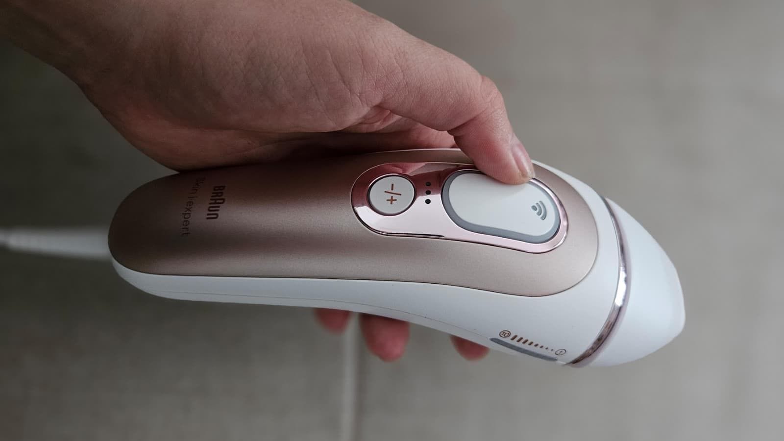 Das IPL-Gerät selbst ist leicht und liegt gut in der Hand. Das IPL-Gerät selbst ist leicht und liegt gut in der Hand.