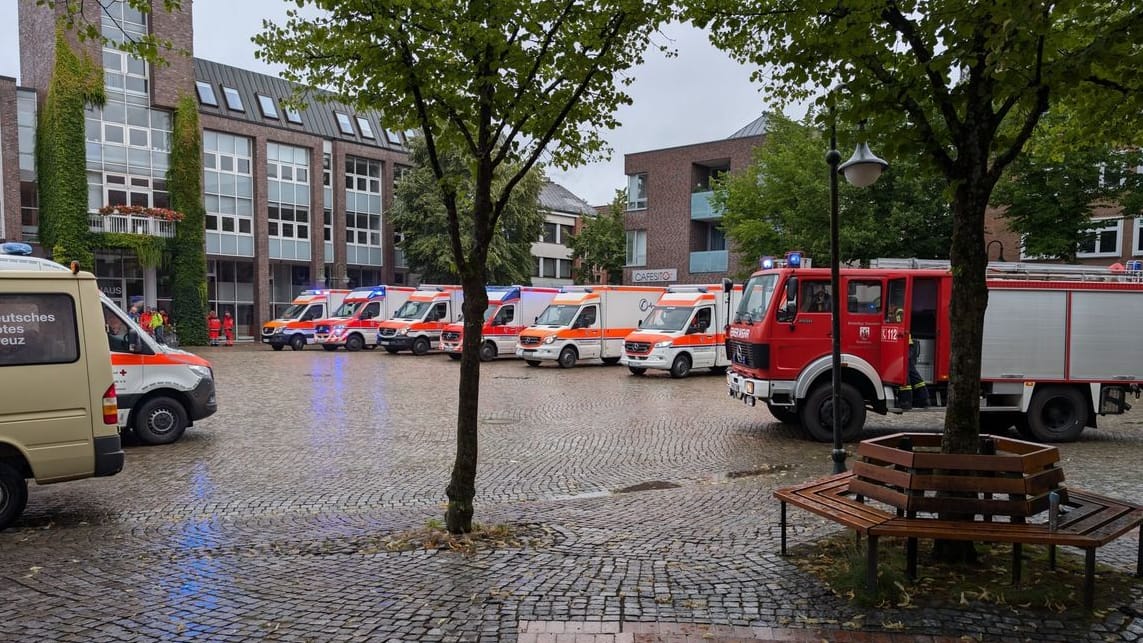 Insgesamt waren rund 160 Einsatzkräfte vor Ort.