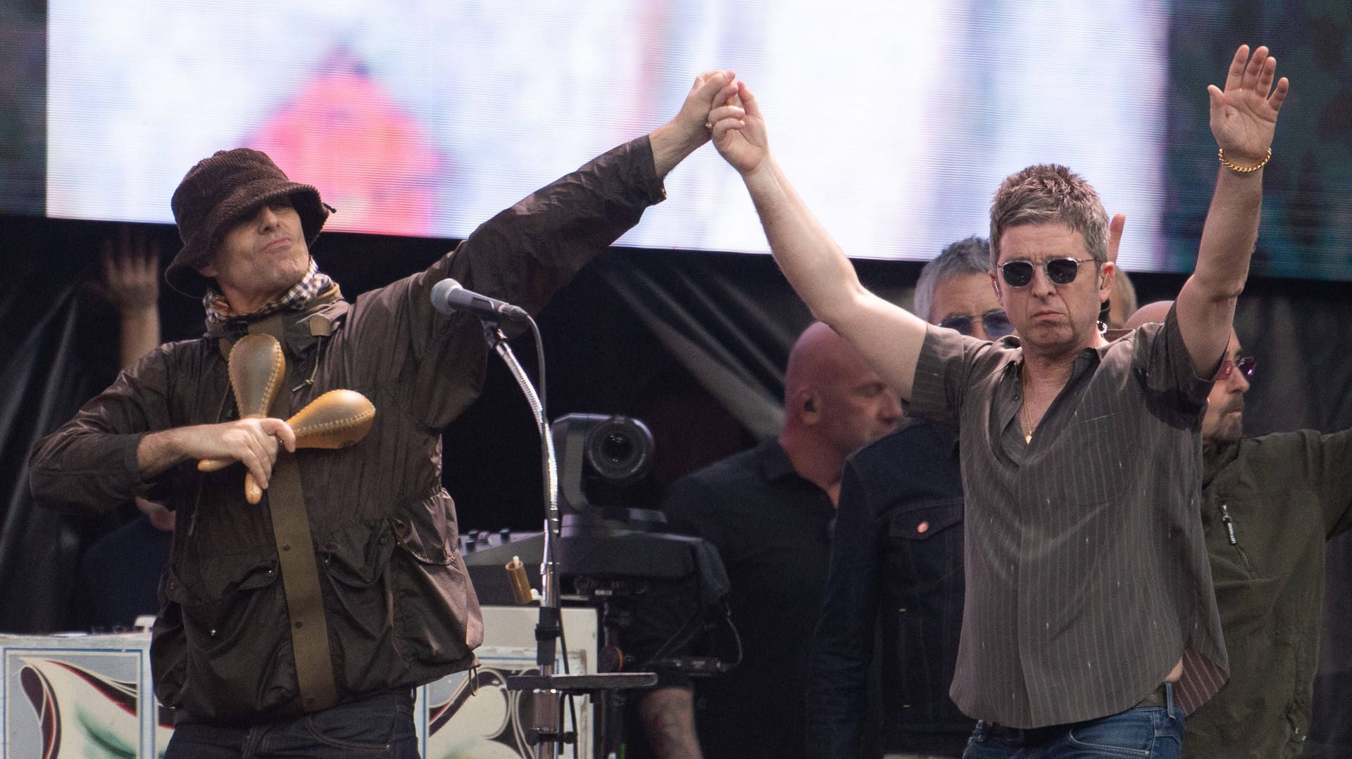 Liam und Noel Gallagher: Die Brüder stehen wieder gemeinsam auf der Bühne. Liam und Noel Gallagher: Die Brüder stehen wieder gemeinsam auf der Bühne.