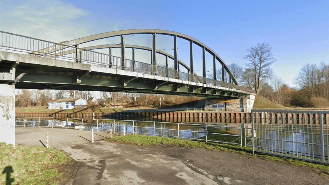 Drucksbrücke über den Dortmund-Ems-Kanal: Hier kam es zu einem tragischen Tod, als ein Mann sich im Kanal abkühlen wollte.
