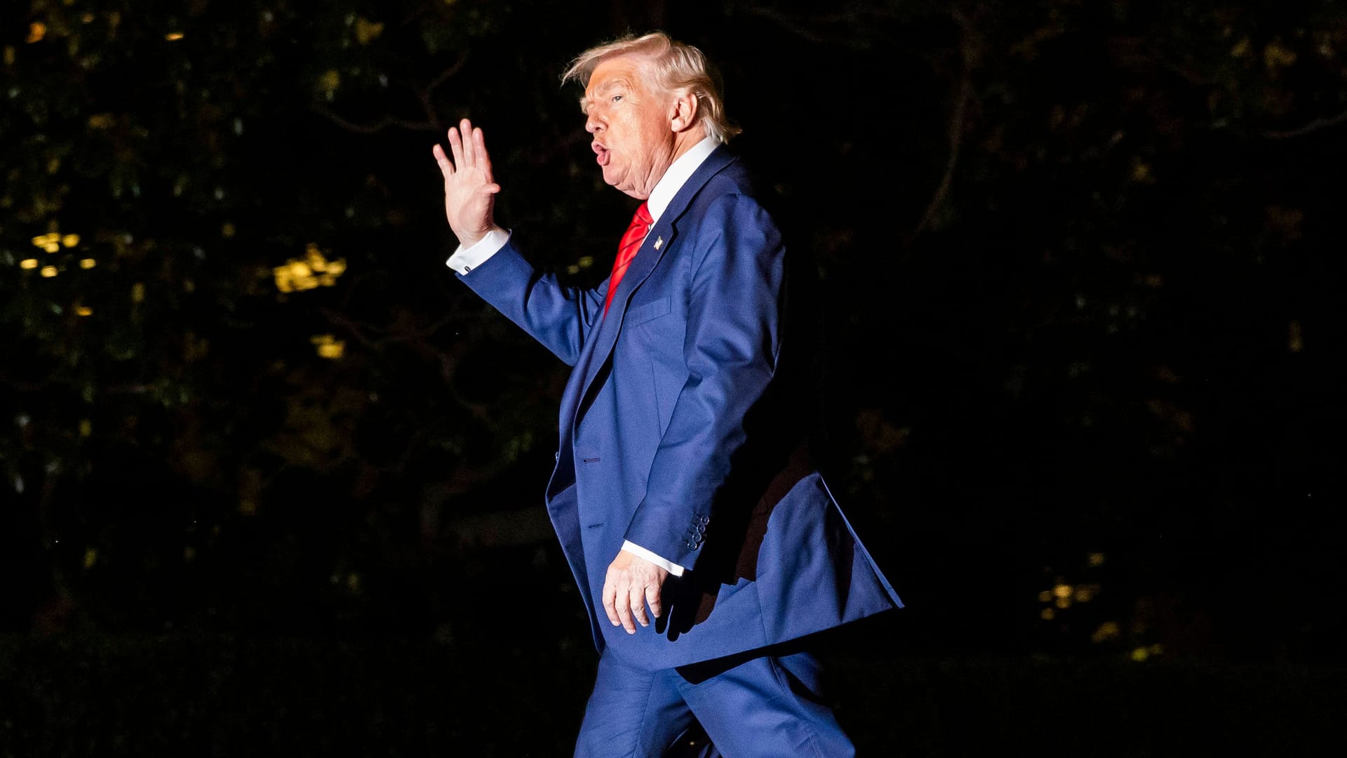 US-Präsident Donald Trump kommt am Weißen Haus an: Die Wirtschaftszahlen passen ihm nicht.