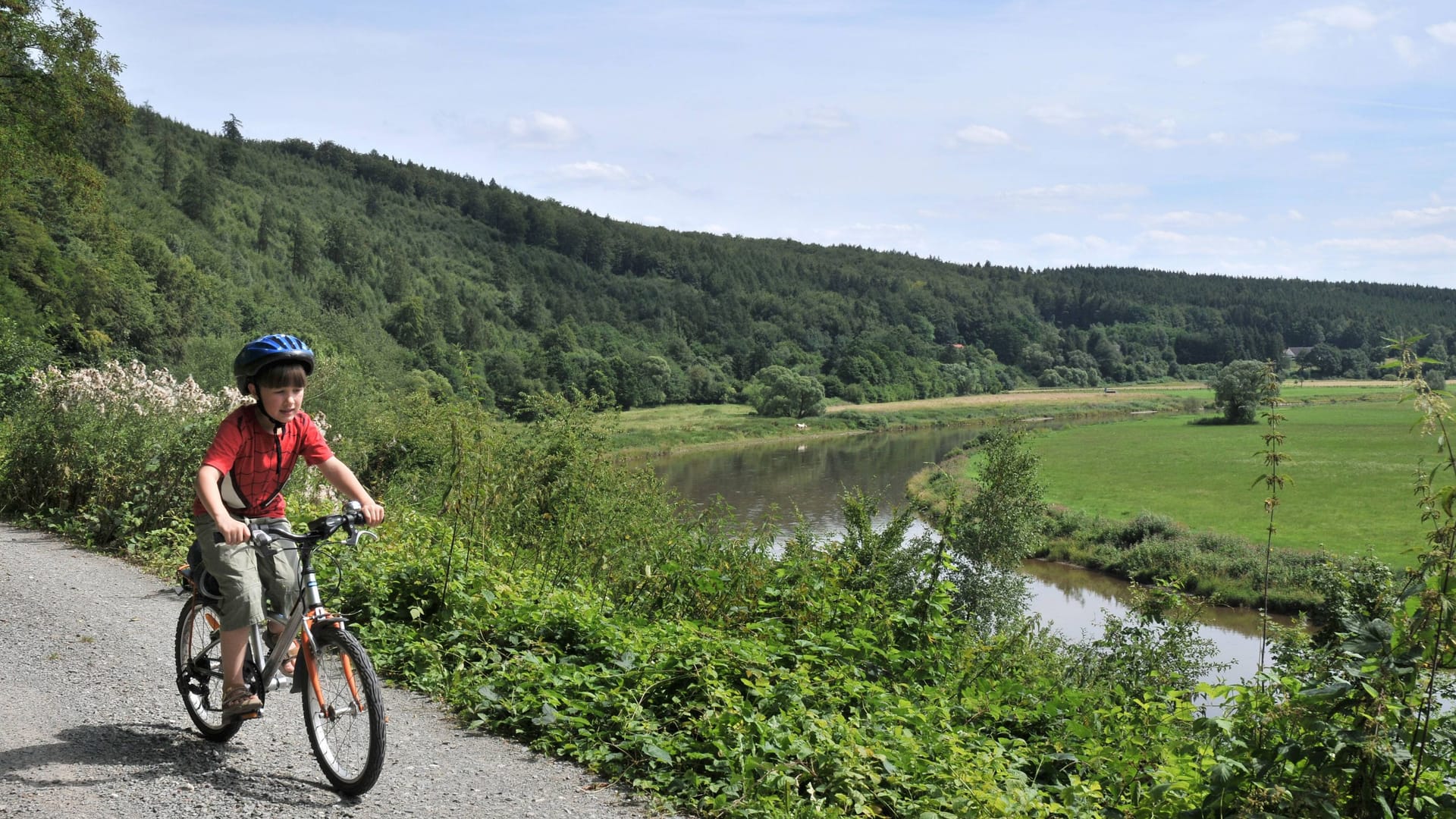 Radfahrer auf Tour: Einer der beliebtesten Radwege ist der Weser-Radweg.