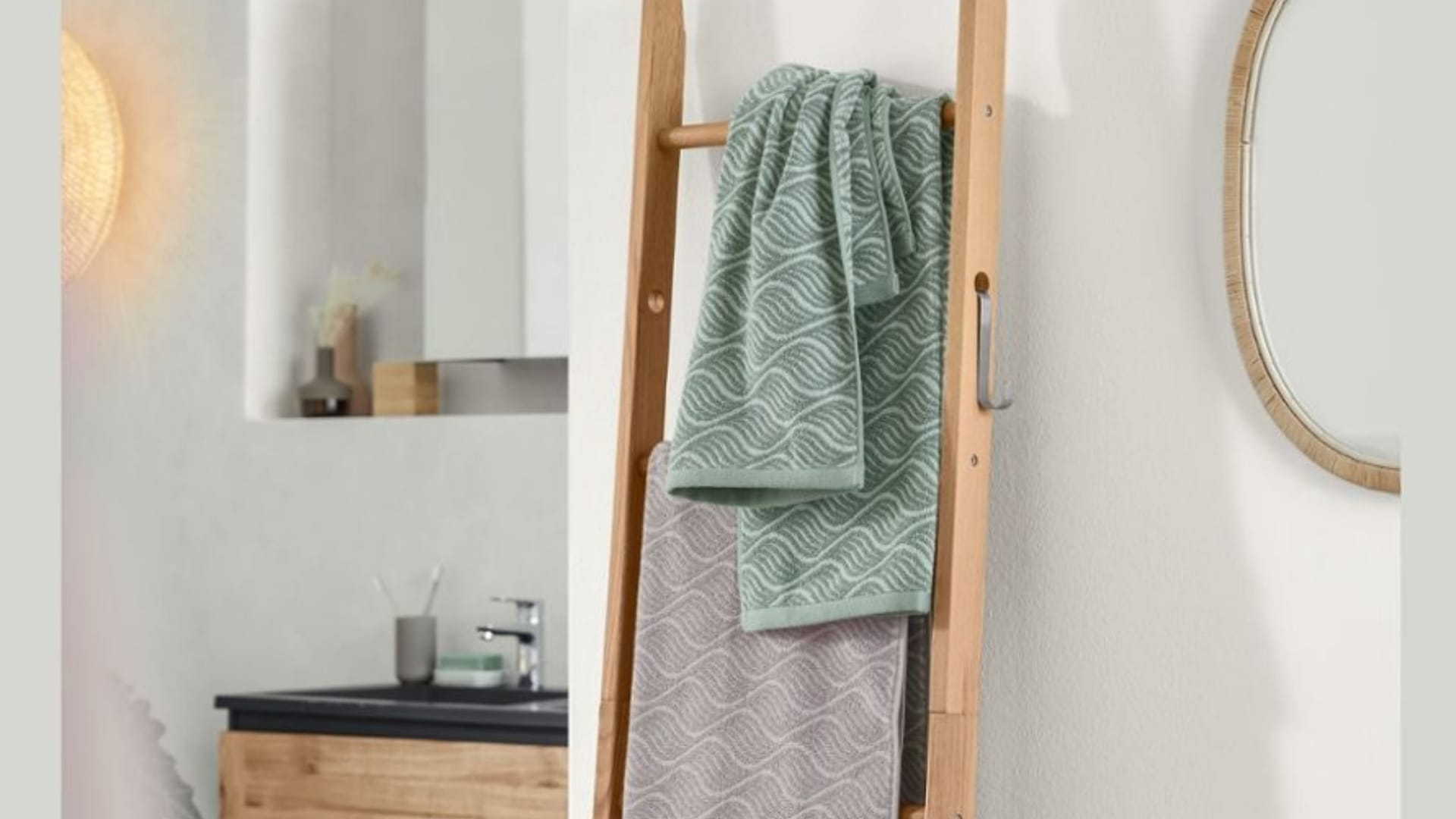 Mit dieser Kleiderleiter lassen sich Handtücher und Kleidung platzsparend aufbewahren.