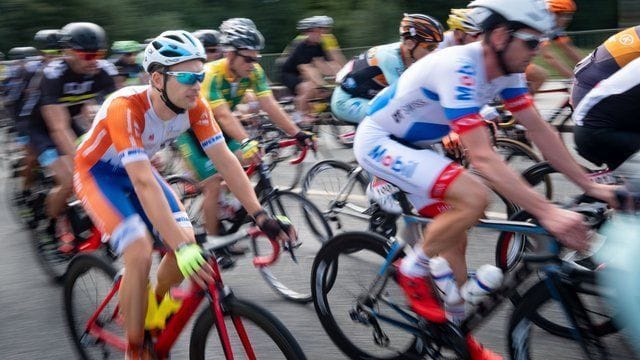 Ein Fahrradrennen (Symbolbild): Am Samstag wird die Innenstadt zur Rennstrecke.