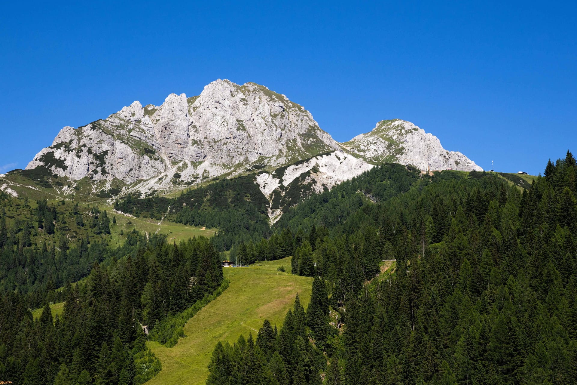 Das Gebirge rund um den Nassfeld in Österreich: Bei dem Alpen-Unglück kam ein Bürgermeister ums Leben.