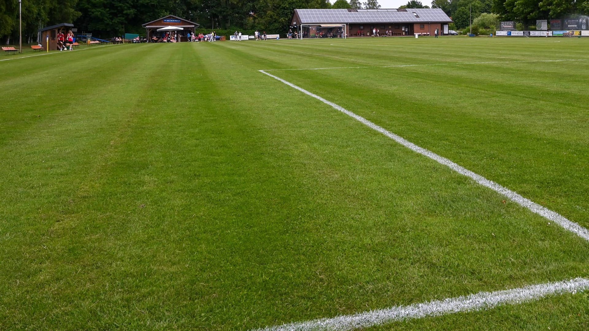 Ein Fußballplatz (Symbolbild): In Tschechien kam es zu einem Unglück.