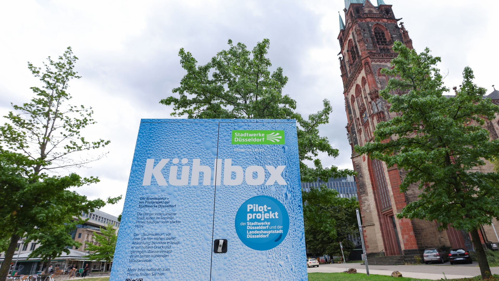 Die "Kühlbox" auf dem Kirchplatz: Wenn die Temperaturen klettern, wird aus ihr ein Brumisateur.