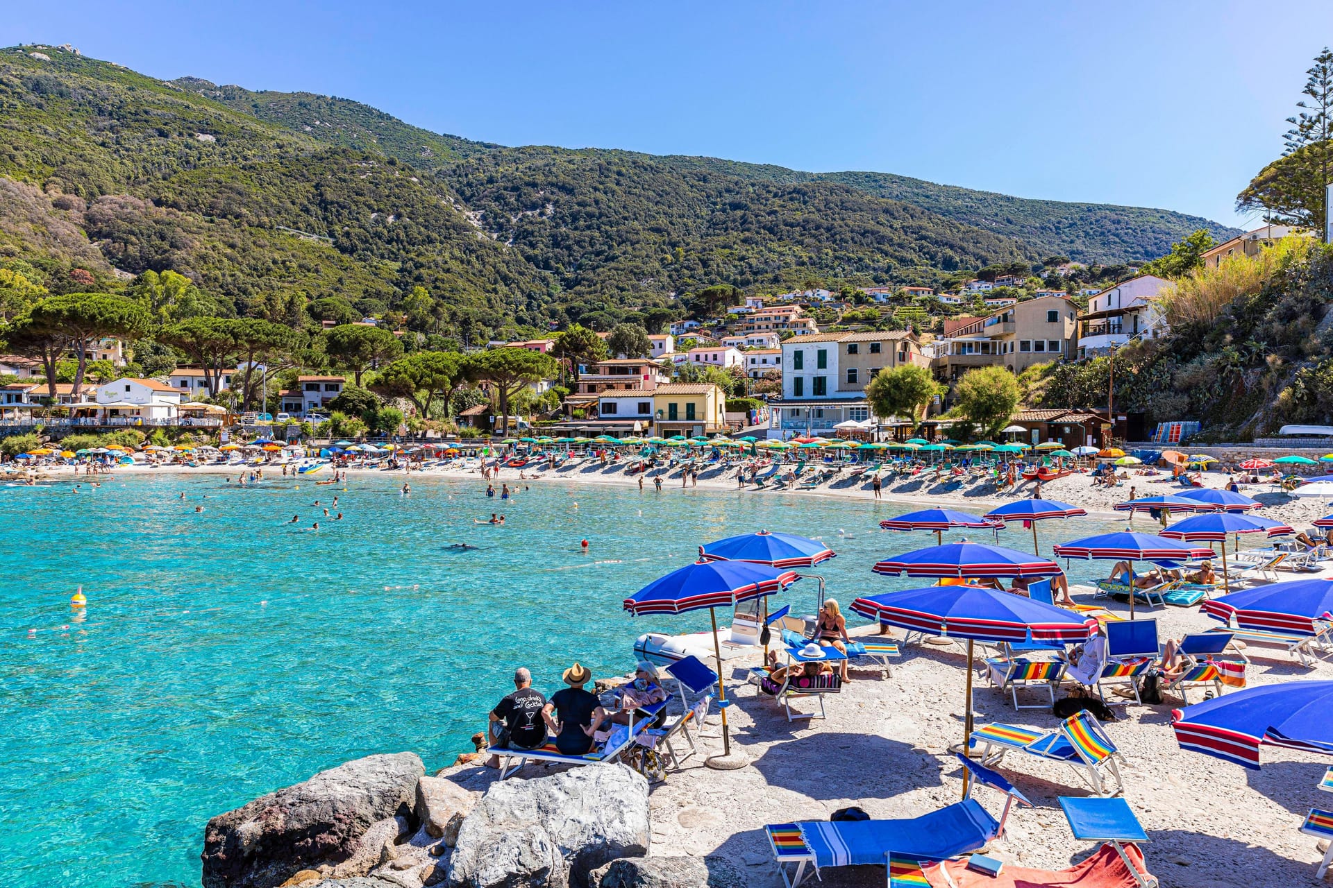 Liegen auf einem Strand in Italien: Die explodierenden Preise führen in diesem Sommer zu einem Rückgang der Gästezahlen um 25 bis 30 Prozent.