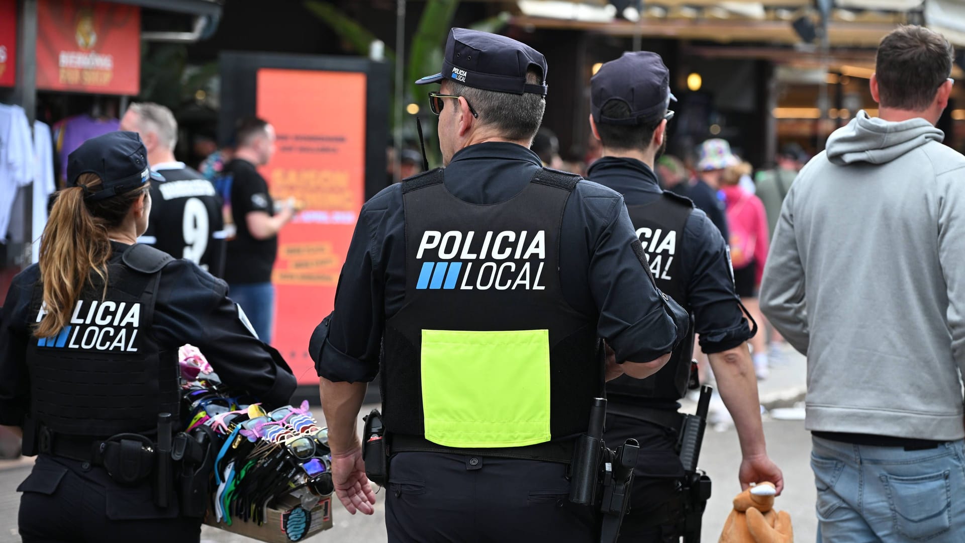 Die Polizei am Ballermann auf Mallorca (Archivbild): Eine junge Deutsche gab an, vergewaltigt worden zu sein.
