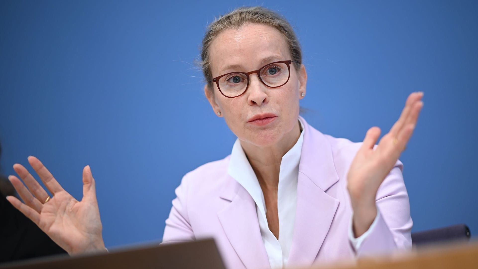 Brosius-Gersdorf in der Kritik: Die Juristin soll laut einem Plagiatsgutachter nicht allein an ihrer Dissertation geschrieben haben. Brosius-Gersdorf in der Kritik: Die Juristin soll laut einem Plagiatsgutachter nicht allein an ihrer Dissertation geschrieben haben.