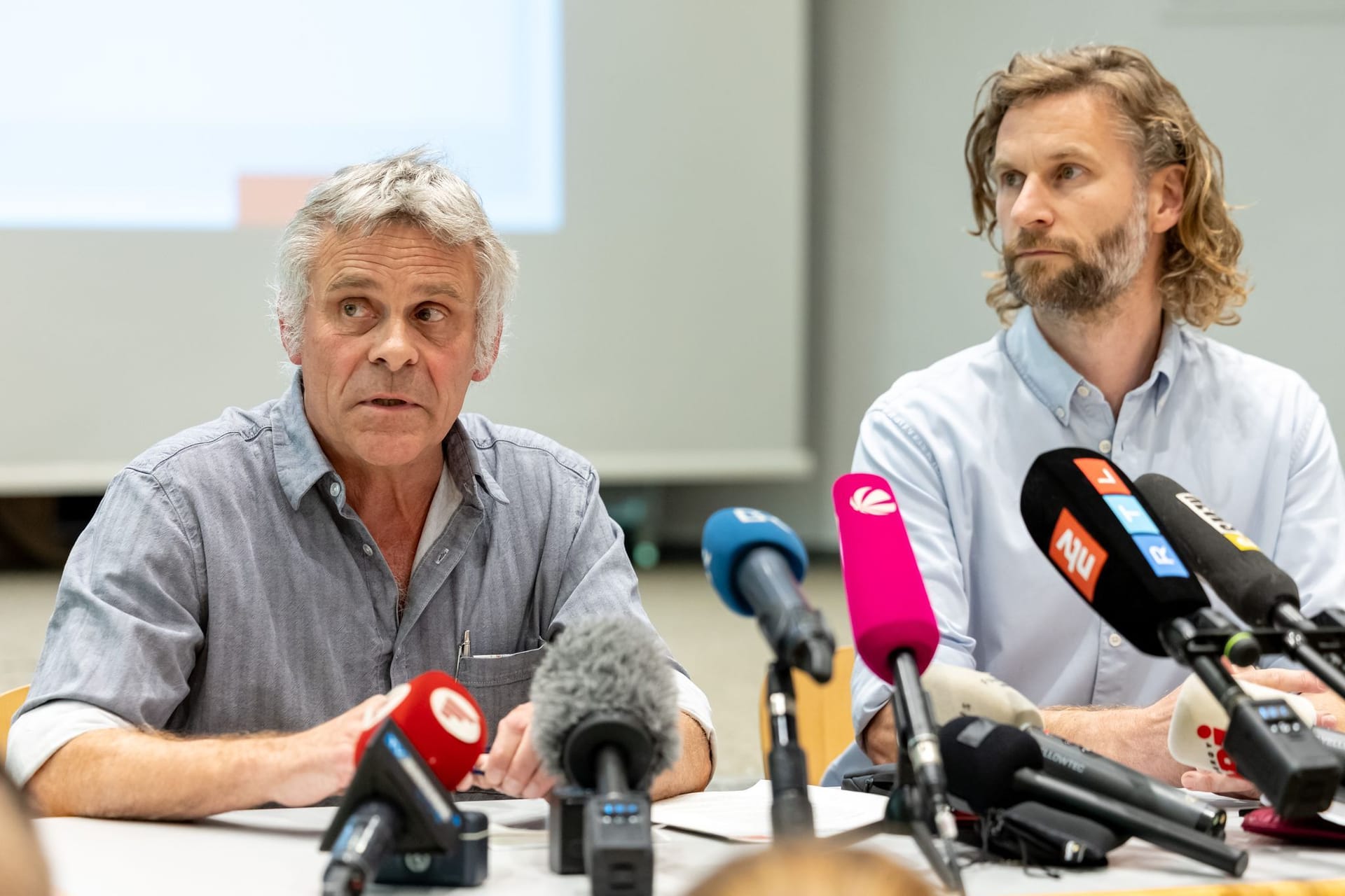 Dag Encke (links), Direktor des Nürnberger Tiergartens, und sein Stellvertreter Jörg Beckmann: Es soll konkrete Pläne gegeben haben, Menschen anzugreifen.