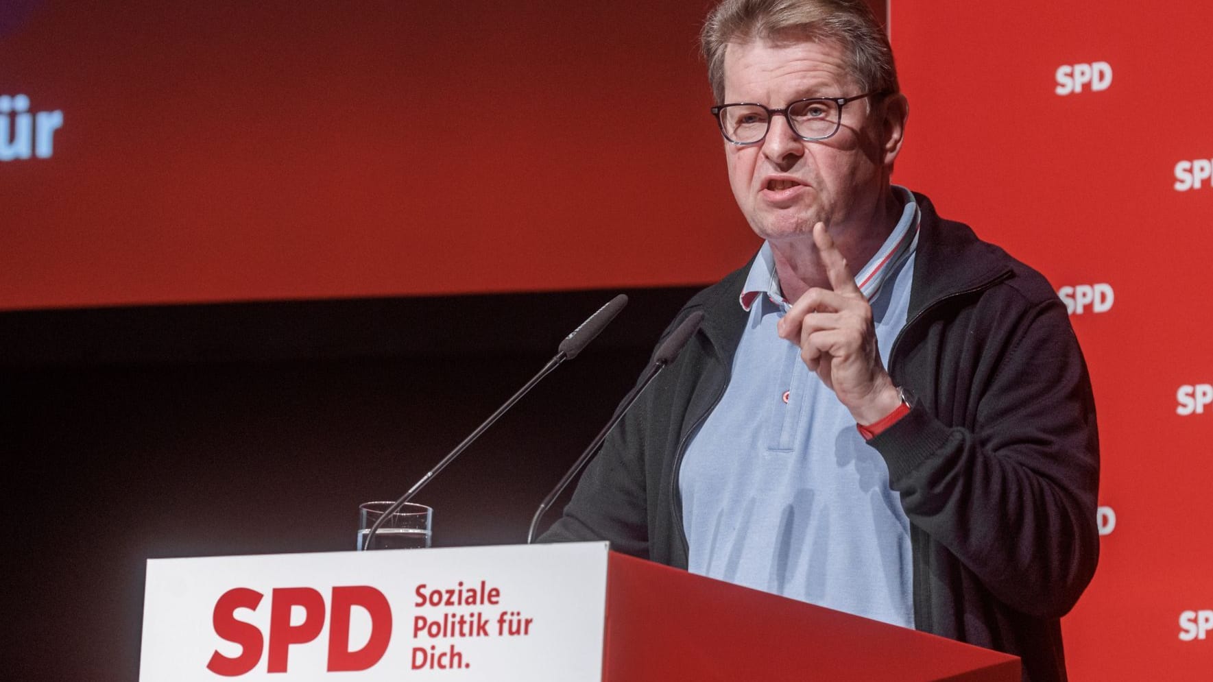 urn:newsml:dpa.com:20090101:250806-935-753832 urn:newsml:dpa.com:20090101:250806-935-753832