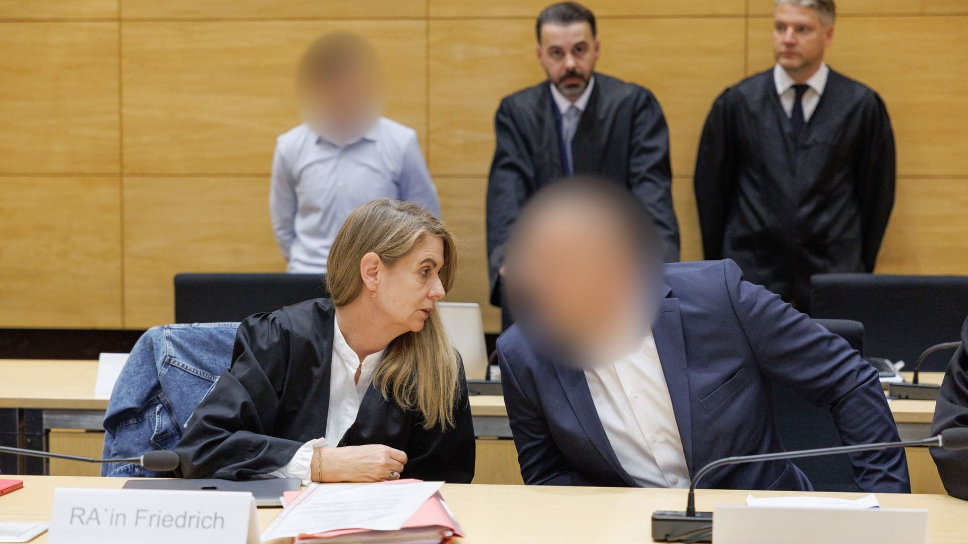 Beginn Prozess um Schüsse vor dem Landgericht Bielefeld