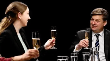 Natalja Bußmann mit Maximilian Krah, beide AfD: Er beschäftigte den chinesischen Spion in seinem Büro. Sie führt die Geschäfte der Familie Schmidt. Natalja Bußmann mit Maximilian Krah, beide AfD: Er beschäftigte den chinesischen Spion in seinem Büro. Sie führt die Geschäfte der Familie Schmidt.