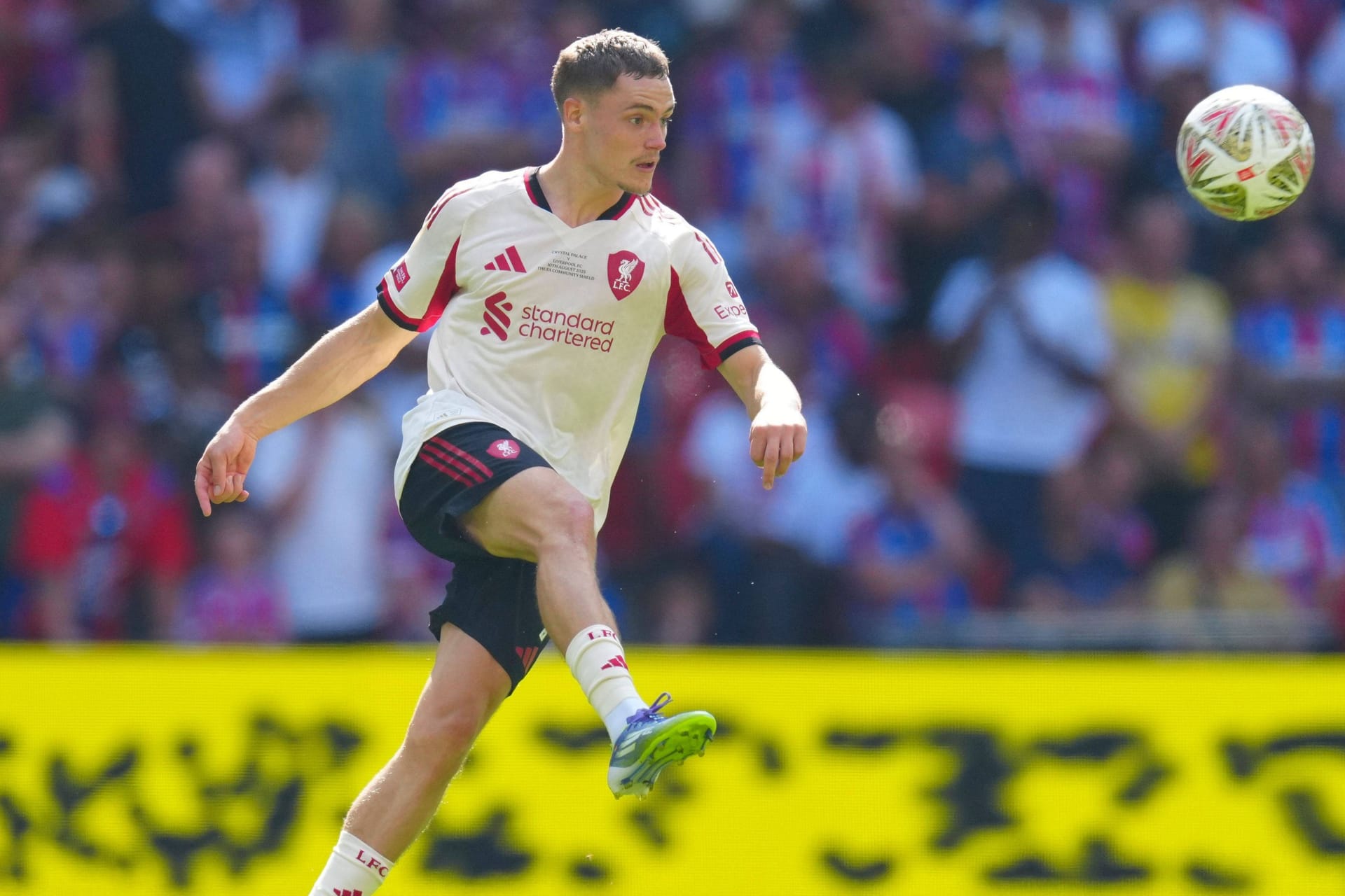Florian Wirtz: Er bestreitet am Freitag sein erstes Premier-League-Spiel. Florian Wirtz: Er bestreitet am Freitag sein erstes Premier-League-Spiel.