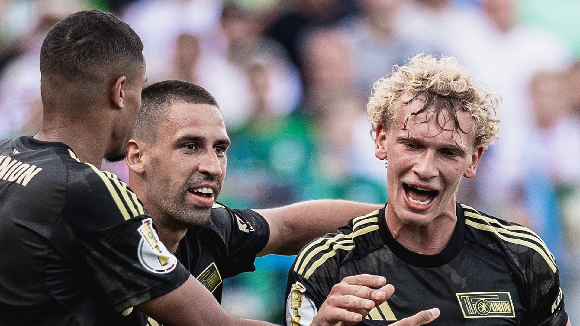 Die Eisernen jubeln: Hier traf Leopold Querfeld (r.) zum zwischenzeitlichen 2:0.