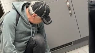 Mit diesem Foto sucht das LKA nach dem unbekannten Täter: Wer kann Hinweise zu seiner Identität geben? Mit diesem Foto sucht das LKA nach dem unbekannten Täter: Wer kann Hinweise zu seiner Identität geben?