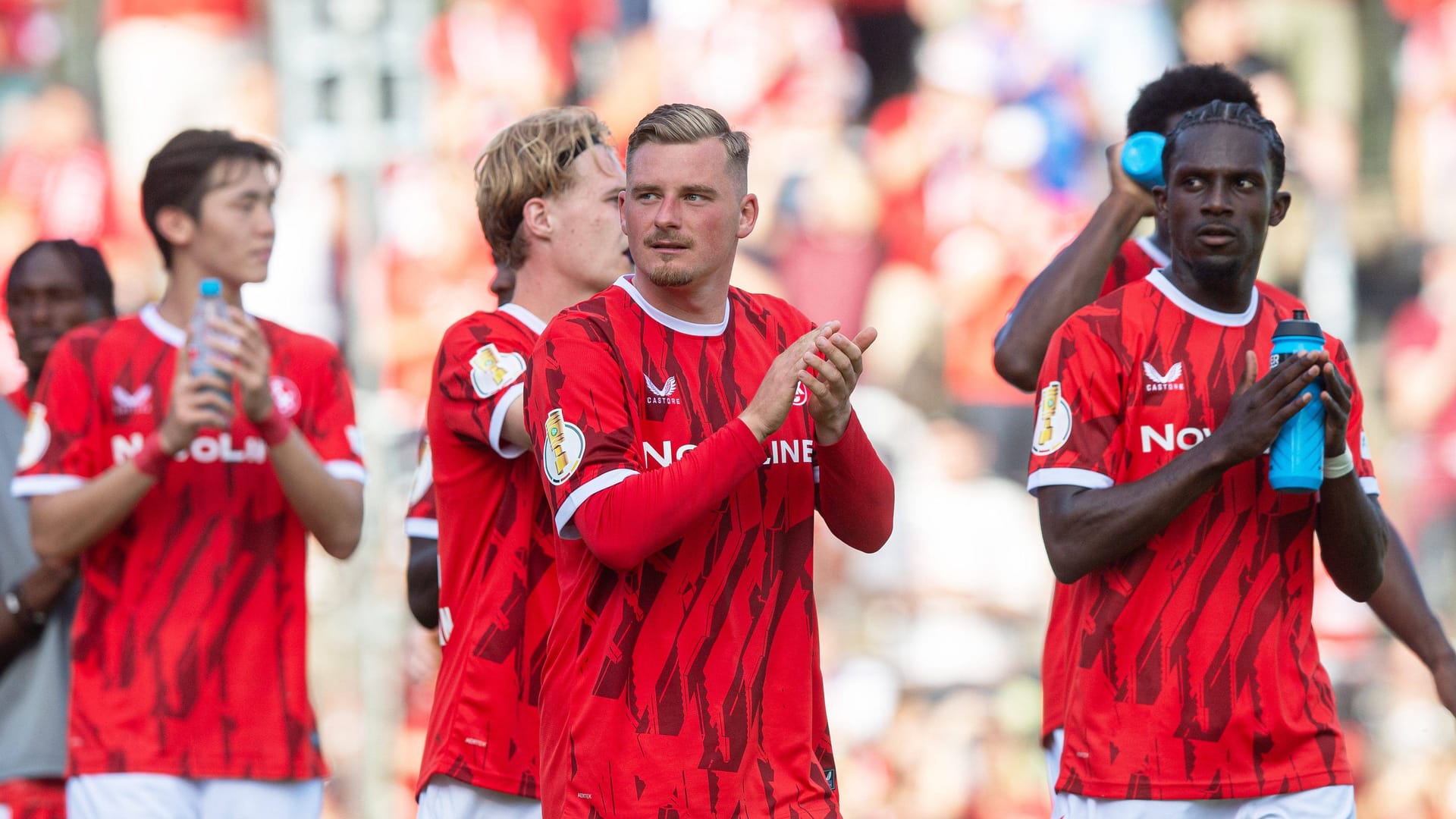 Der 1. FC Kaiserslautern hatte in der ersten Runde keinerlei Probleme. Der 1. FC Kaiserslautern hatte in der ersten Runde keinerlei Probleme.