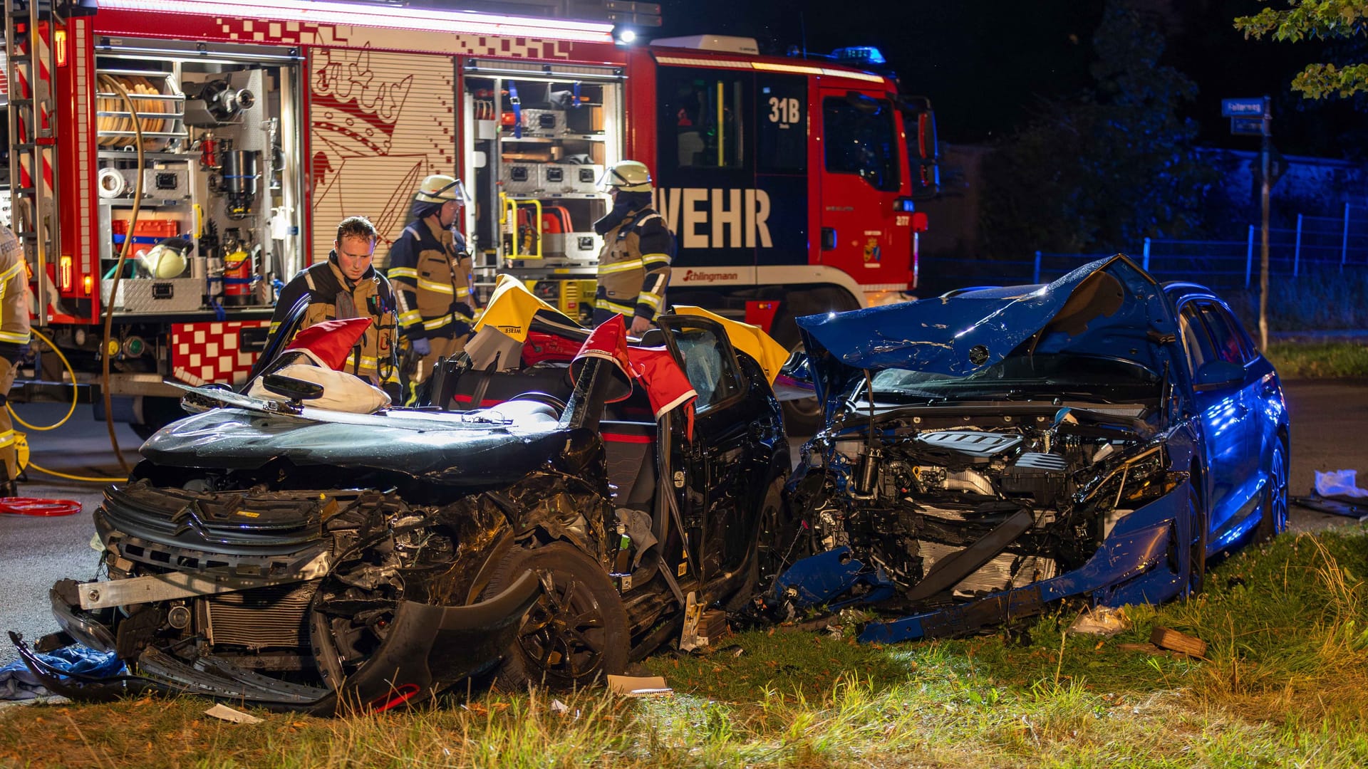 Unfall in Essen: Beide Fahrzeuge wurden schwer beschädigt.