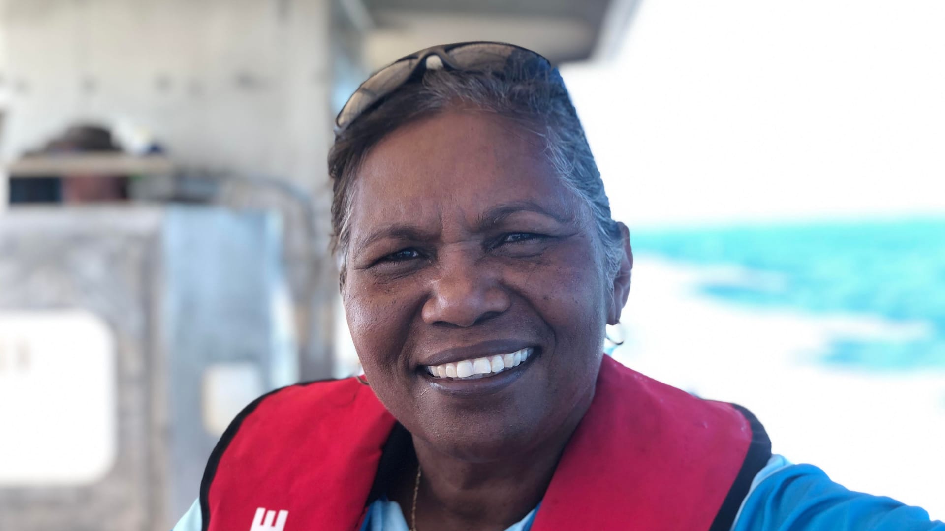Rosanna Angus führt die Besucher auf die Oolin Sunday Islands, wo die Bardi Jawi-Frau geboren wurde.