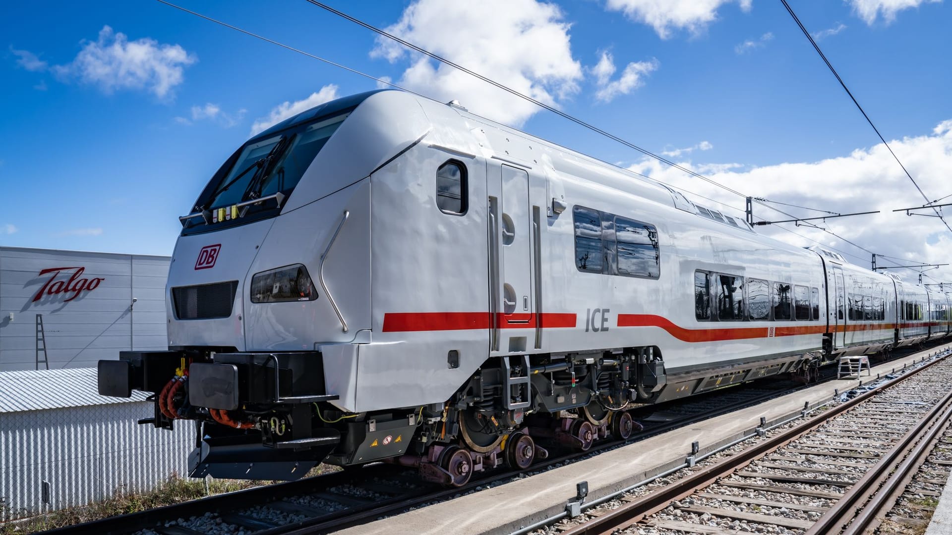 ICE L beim spanischen Hersteller Talgo: Das Unternehmen will die Züge von Berlin nach Köln ab Mitte Dezember rollen lassen.